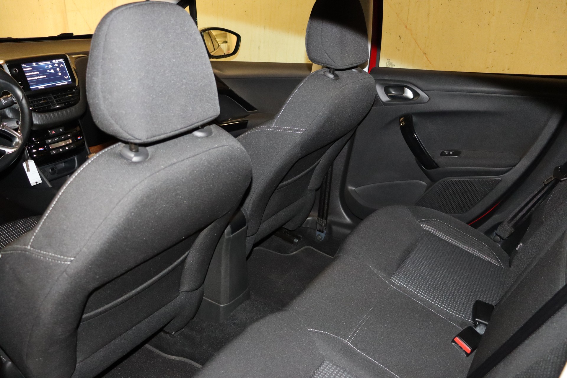 PEUGEOT 208 1.2 PureTech Allure-image-12