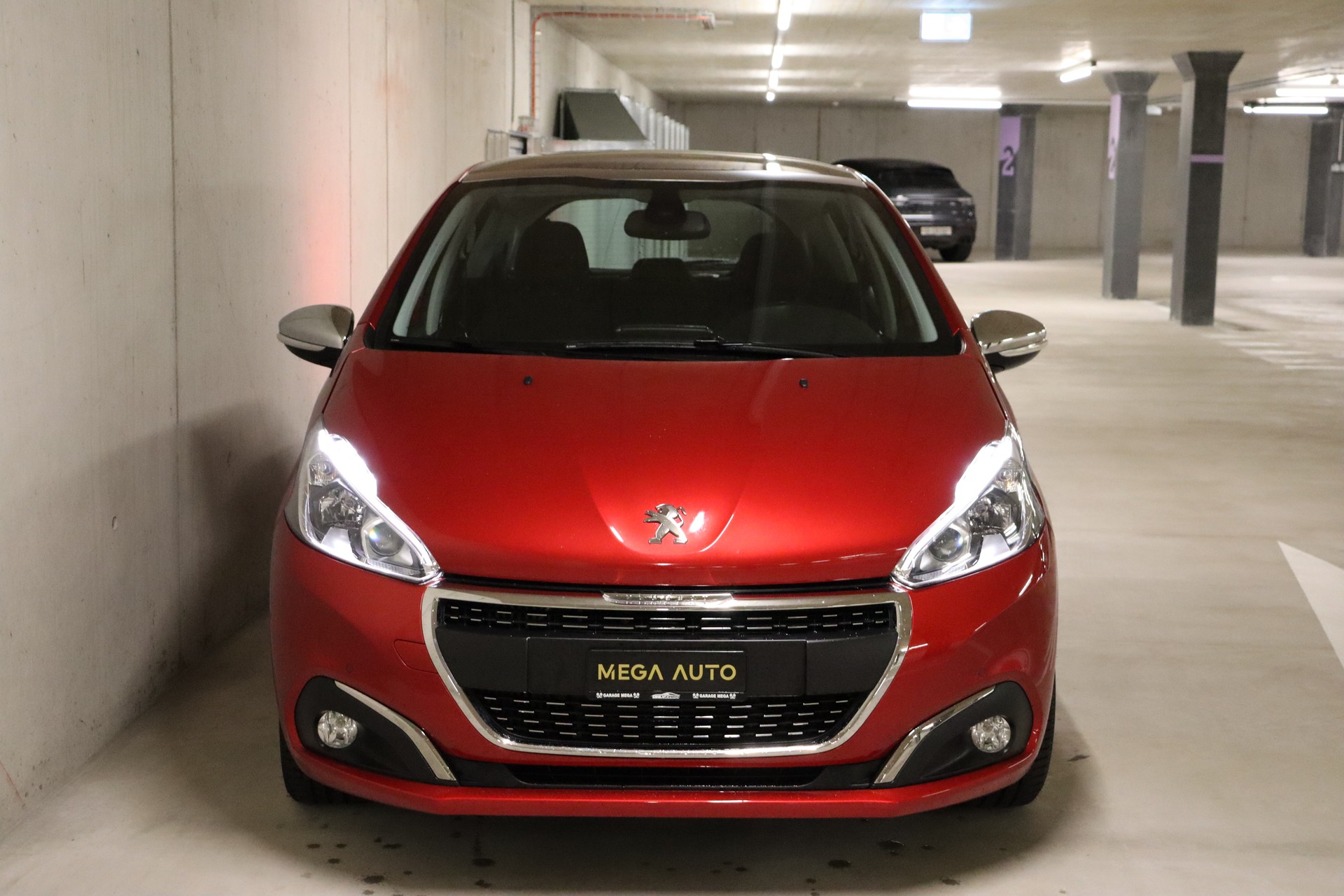 PEUGEOT 208 1.2 PureTech Allure-showroom-element-1