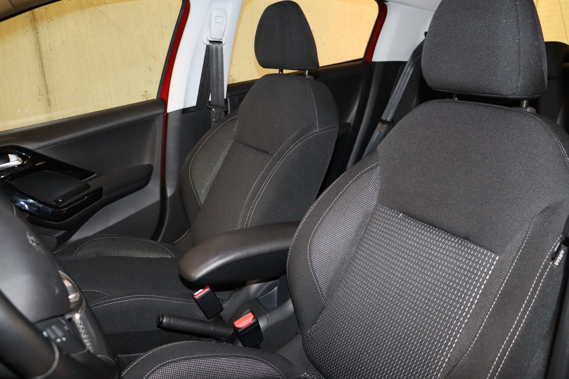 PEUGEOT 208 1.2 PureTech Allure-image-18
