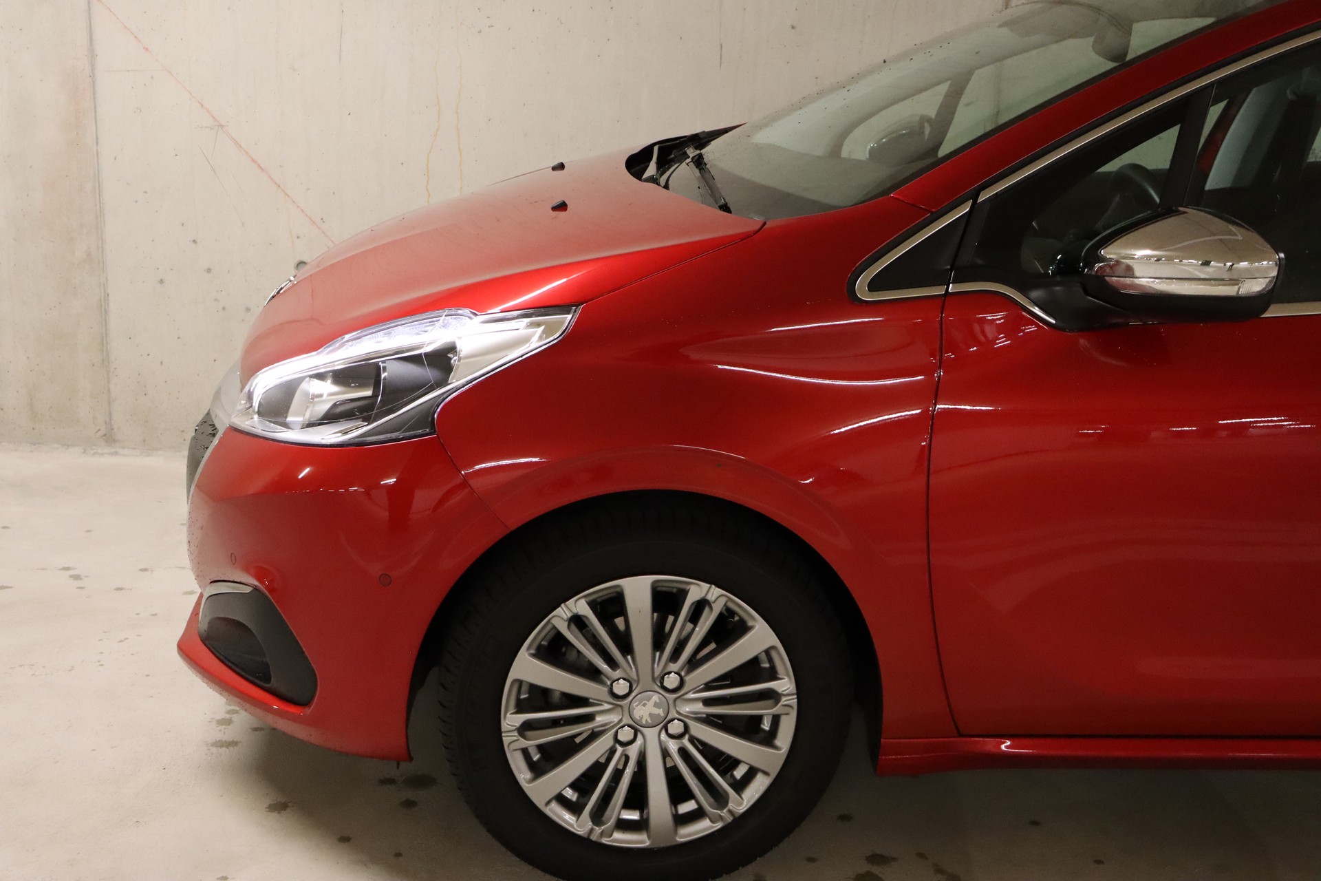 PEUGEOT 208 1.2 PureTech Allure-showroom-element-3
