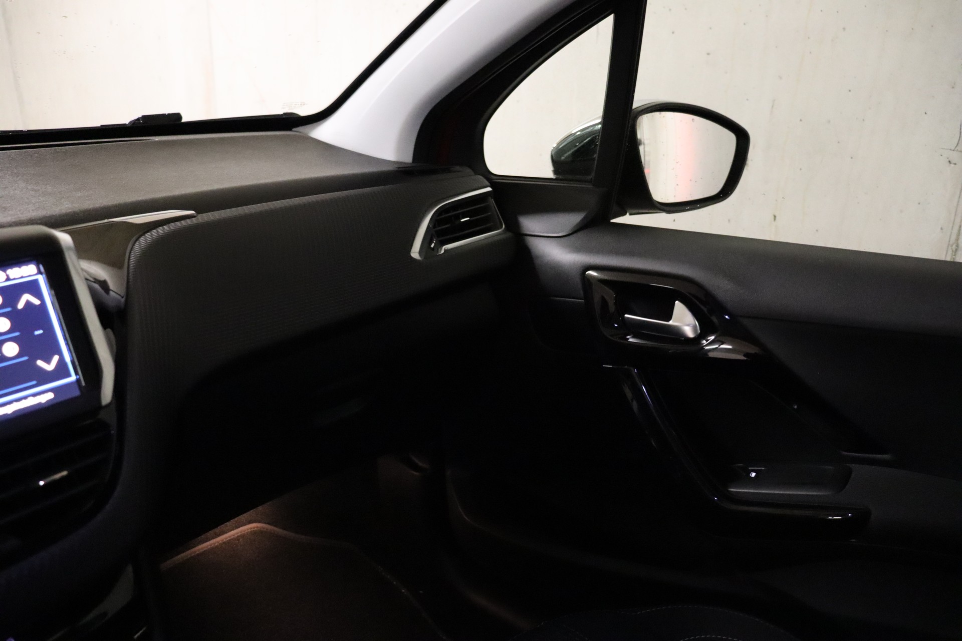 PEUGEOT 208 1.2 PureTech Allure-image-19