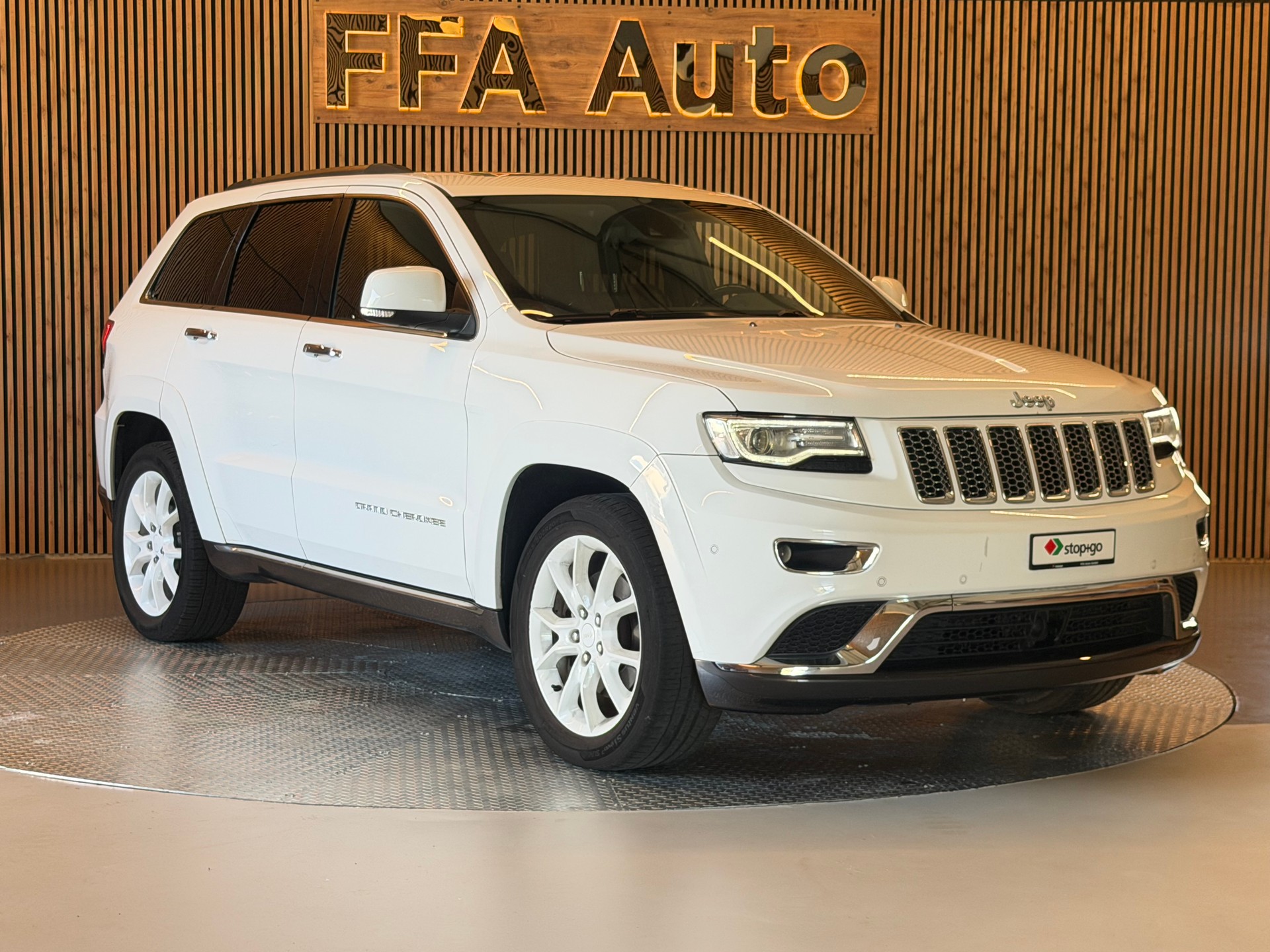 JEEP Grand Cherokee 3.0 CRD 250 Summit-showroom-element-2