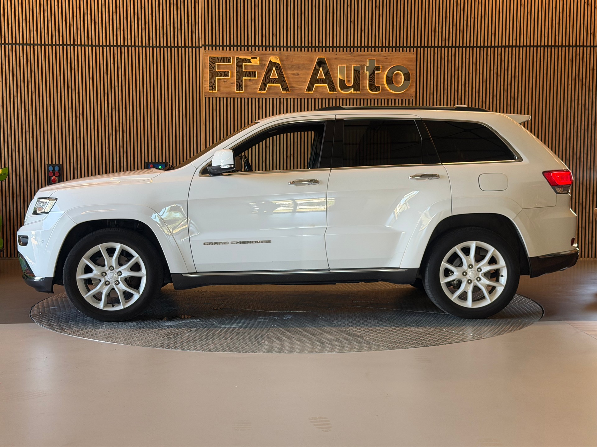 JEEP Grand Cherokee 3.0 CRD 250 Summit-image-8