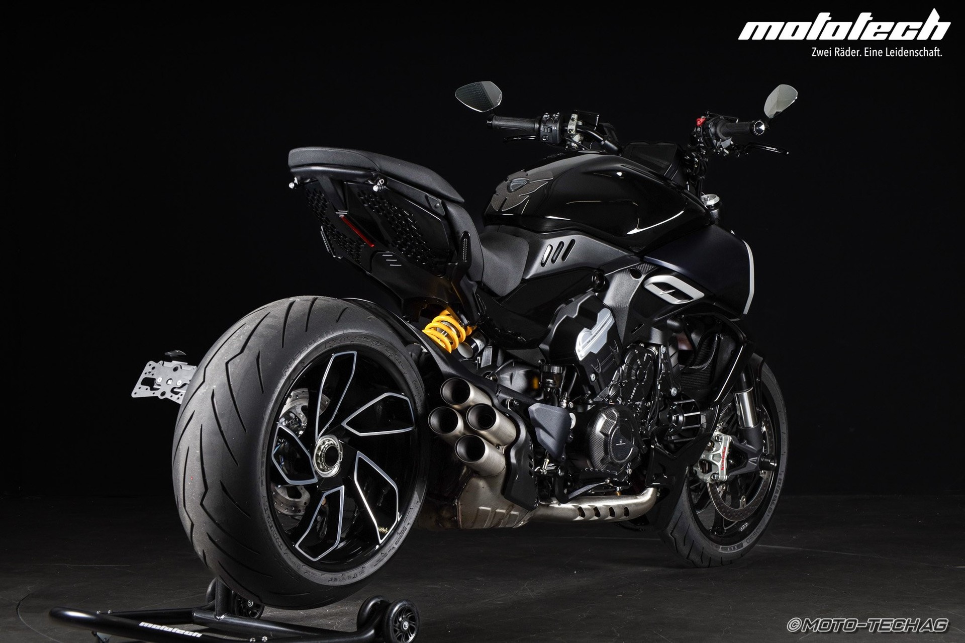 DUCATI Diavel V4-image-2