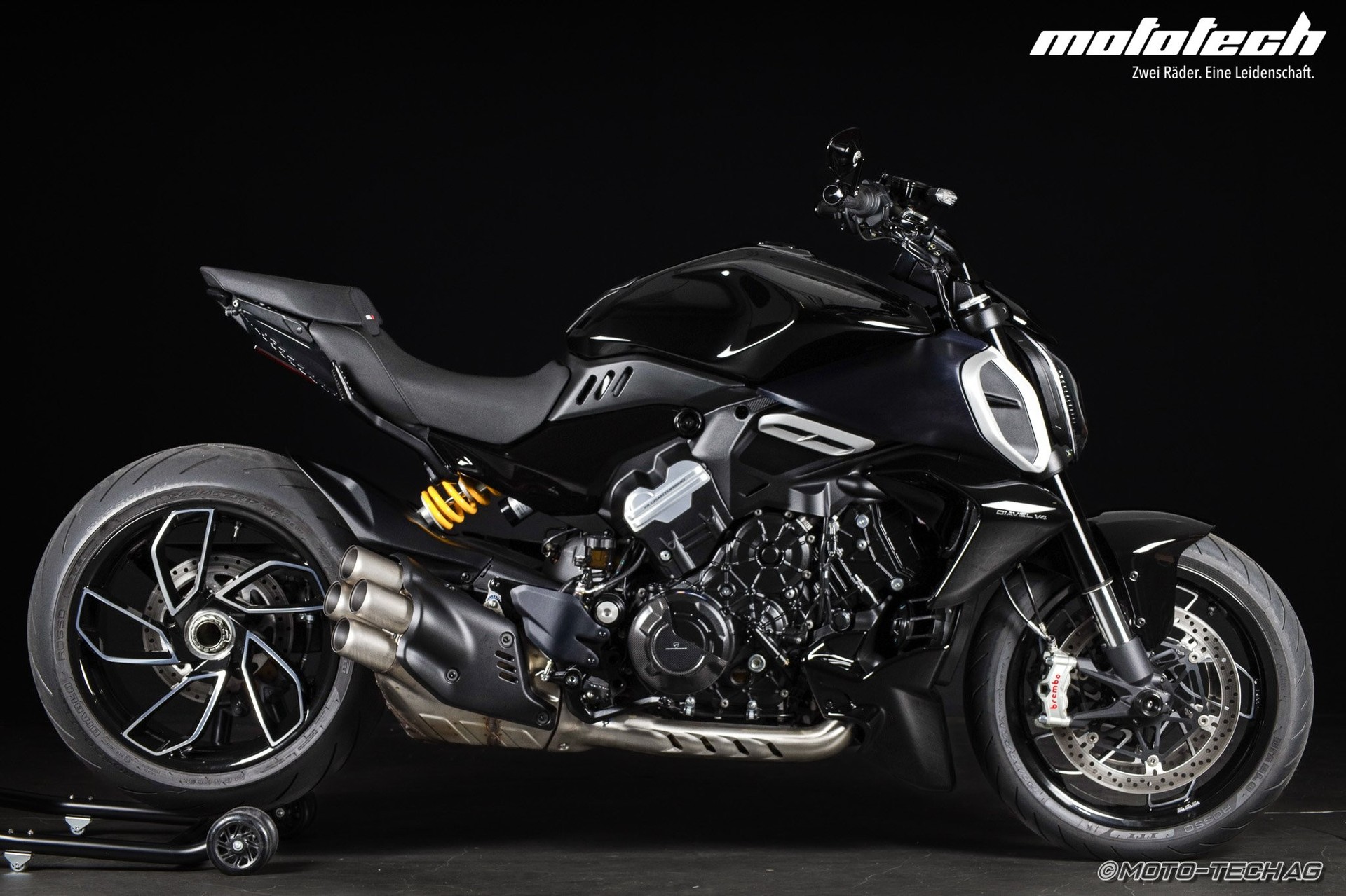 DUCATI Diavel V4-image-1