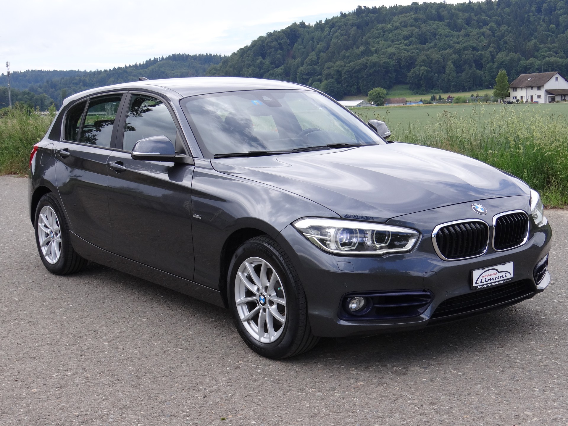 BMW 120d xDrive Sport Line Steptronic-showroom-element-3