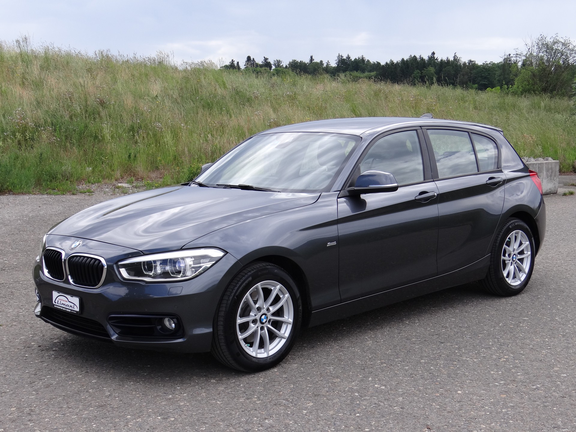 BMW 120d xDrive Sport Line Steptronic-showroom-element-1