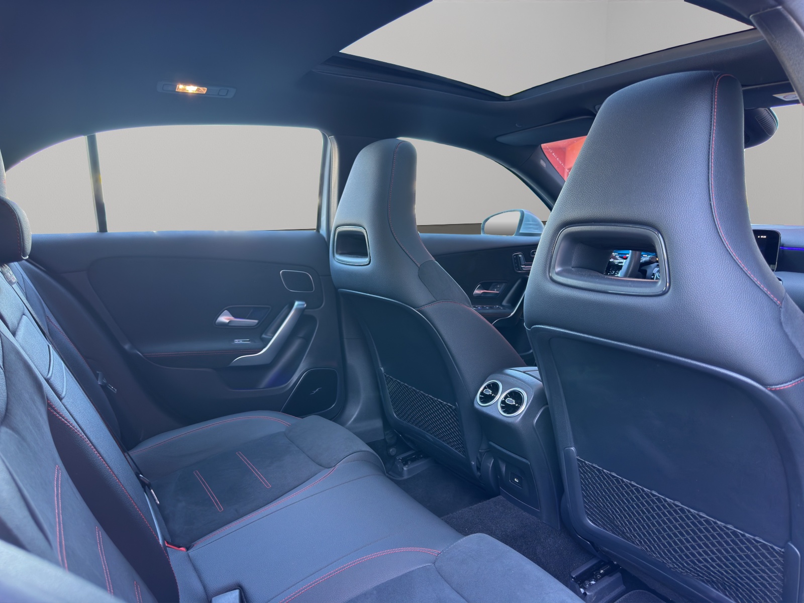 MERCEDES-BENZ A35AMG 4Matic 8G-DCT *CH-Wagen*-image-14