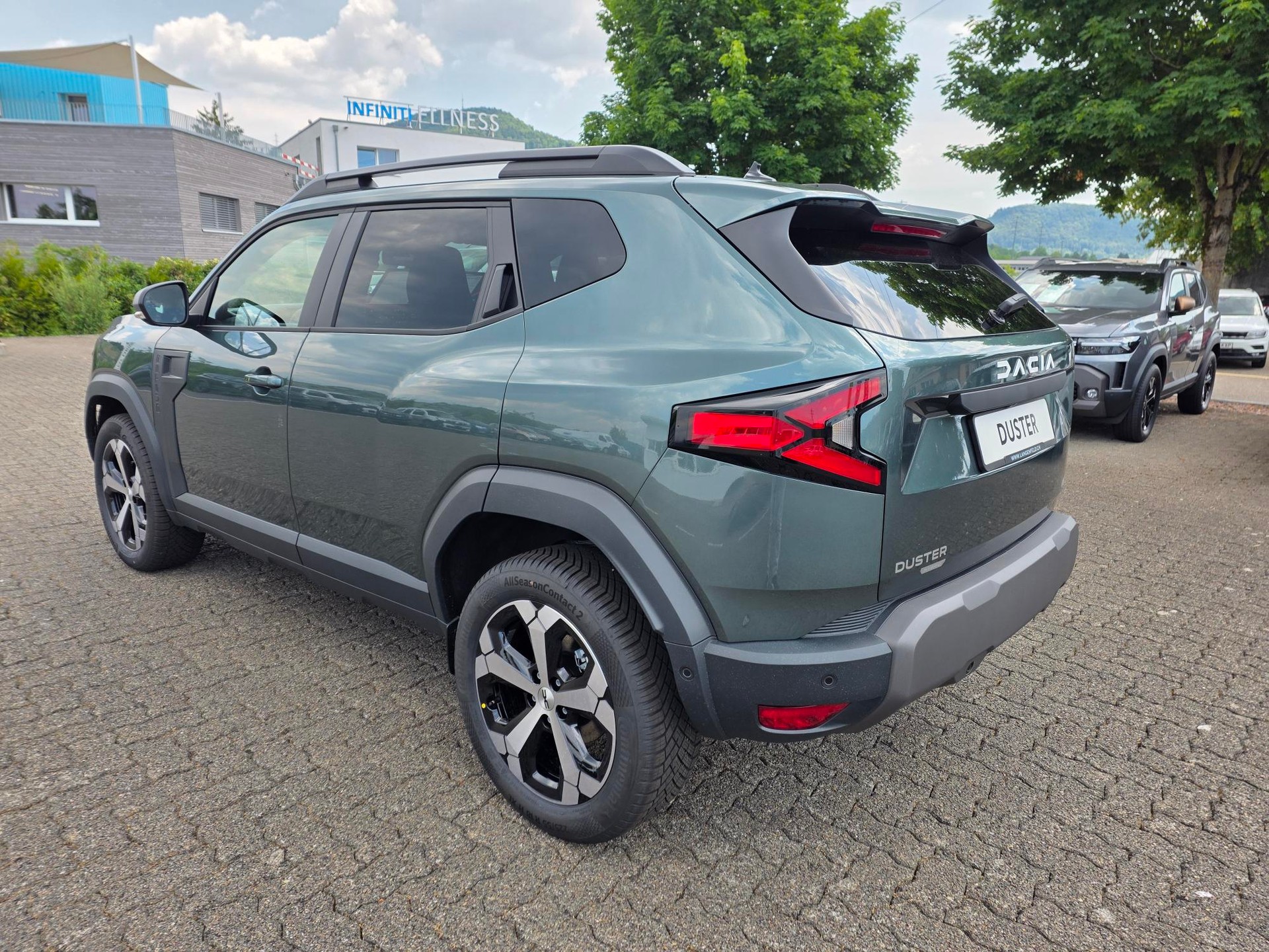 DACIA Duster 1.2 Hybrid Journey 4WD-image-2
