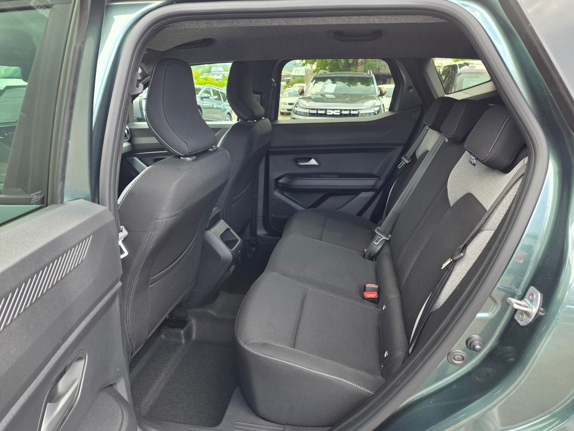 DACIA Duster 1.2 Hybrid Journey 4WD-image-6