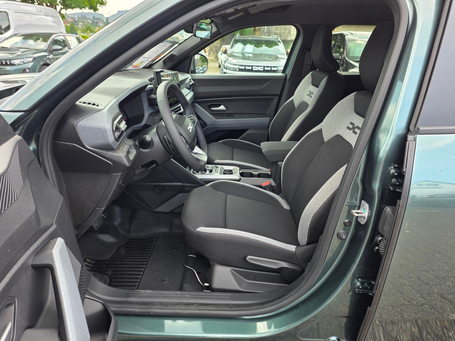 DACIA Duster 1.2 Hybrid Journey 4WD-image-5