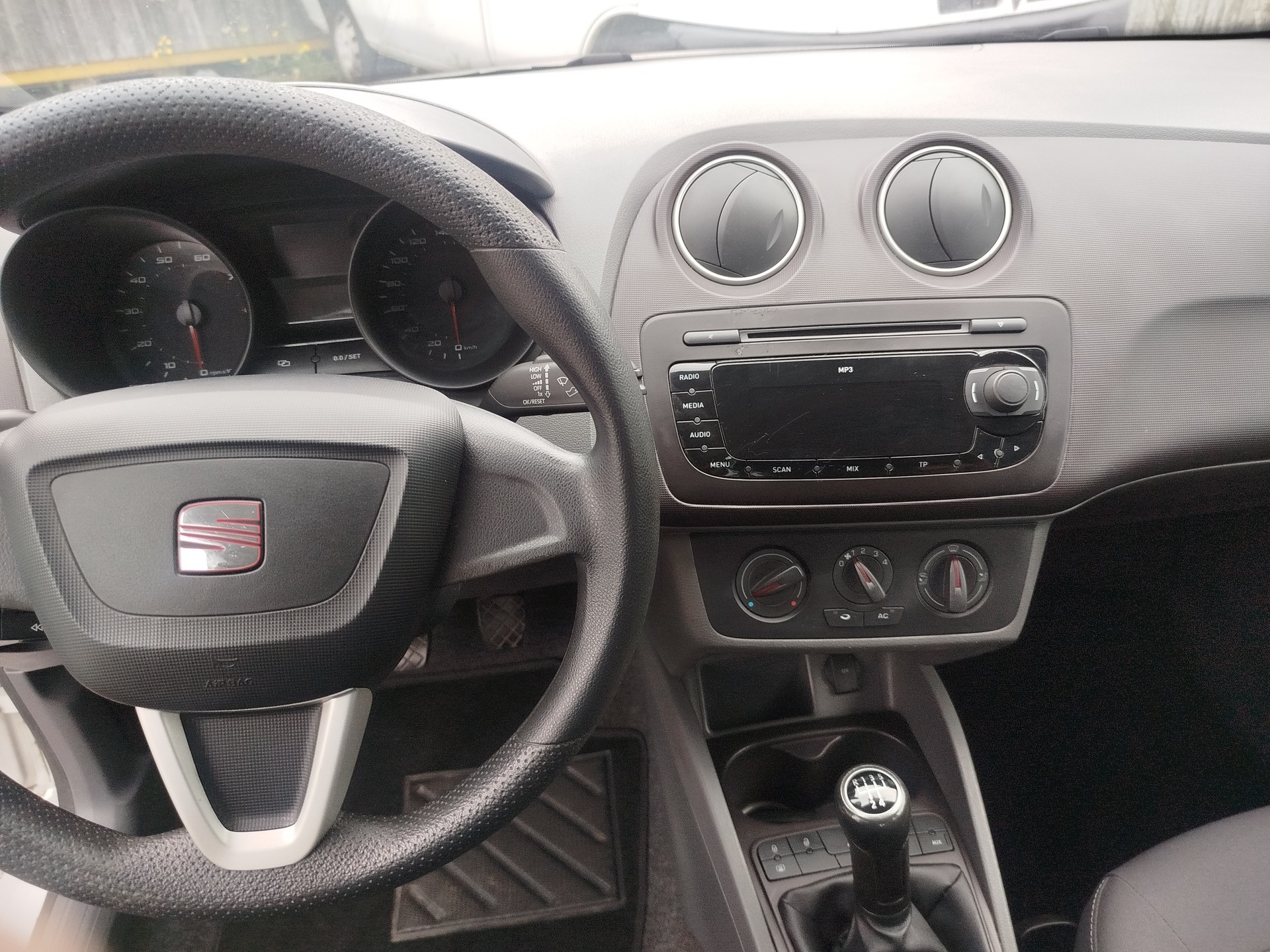 SEAT Ibiza 1.4 Style-image-11