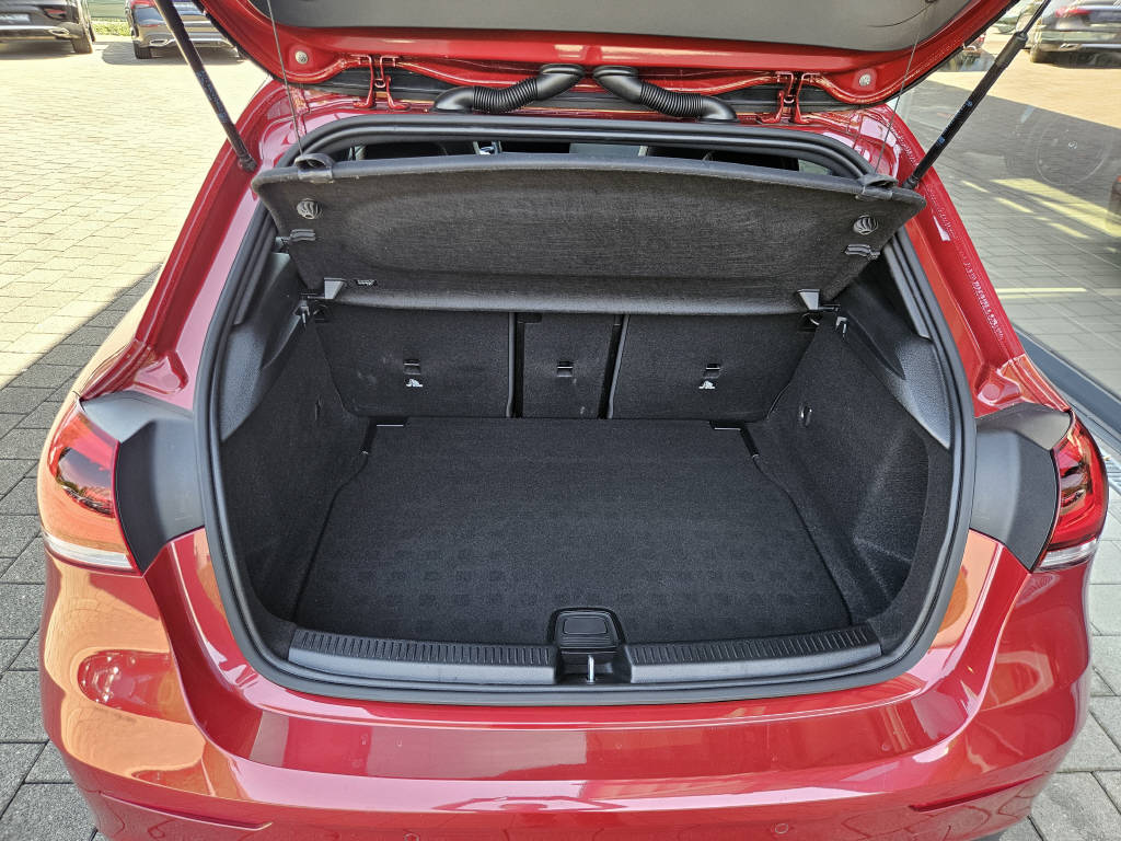 MERCEDES-BENZ A 250 4Matic AMG Line-showroom-element-3