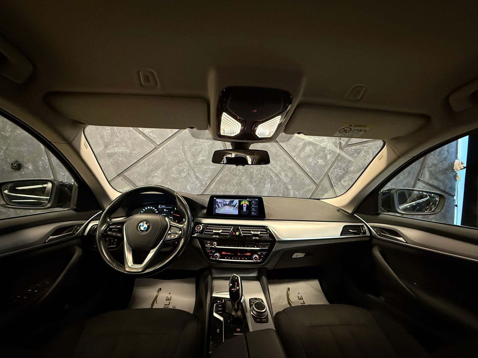BMW 520d xDrive 48V Touring Steptronic Facelift-image-8