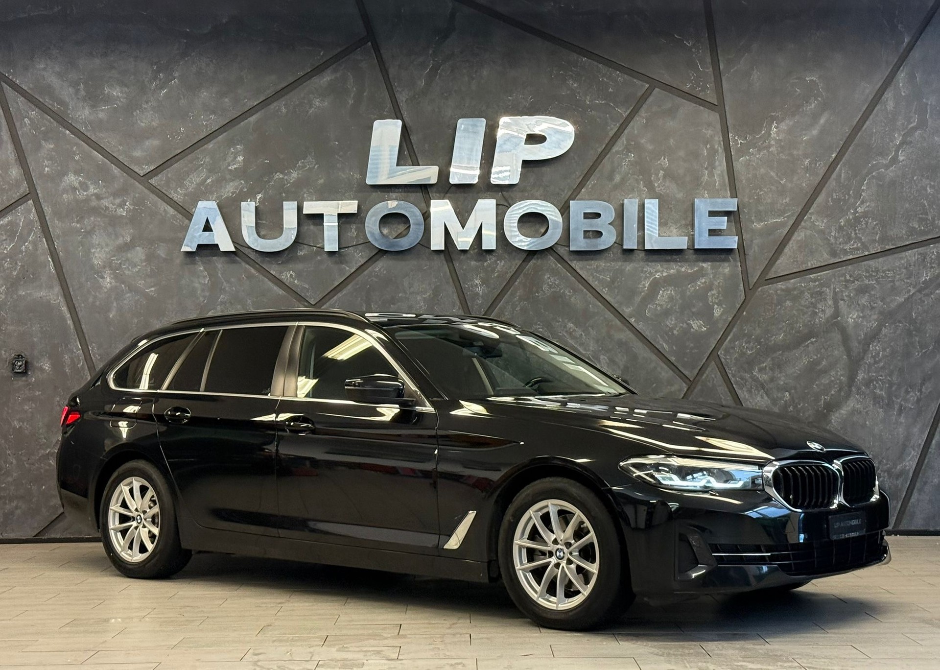 BMW 520d xDrive 48V Touring Steptronic Facelift-showroom-element-2