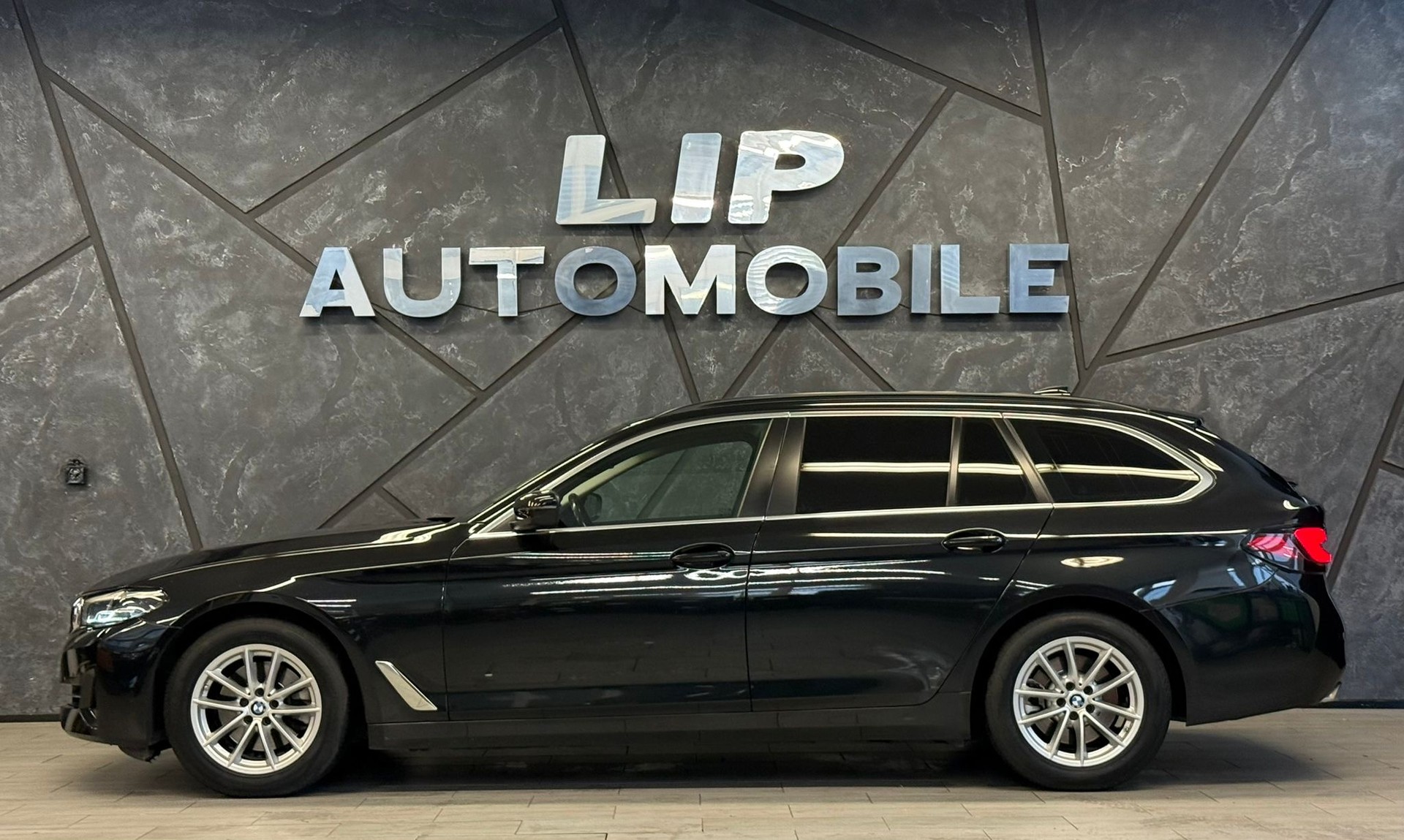 BMW 520d xDrive 48V Touring Steptronic Facelift-image-4