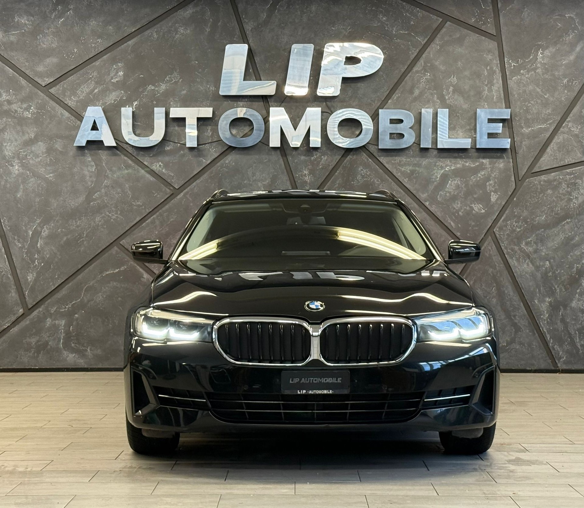 BMW 520d xDrive 48V Touring Steptronic Facelift-showroom-element-1