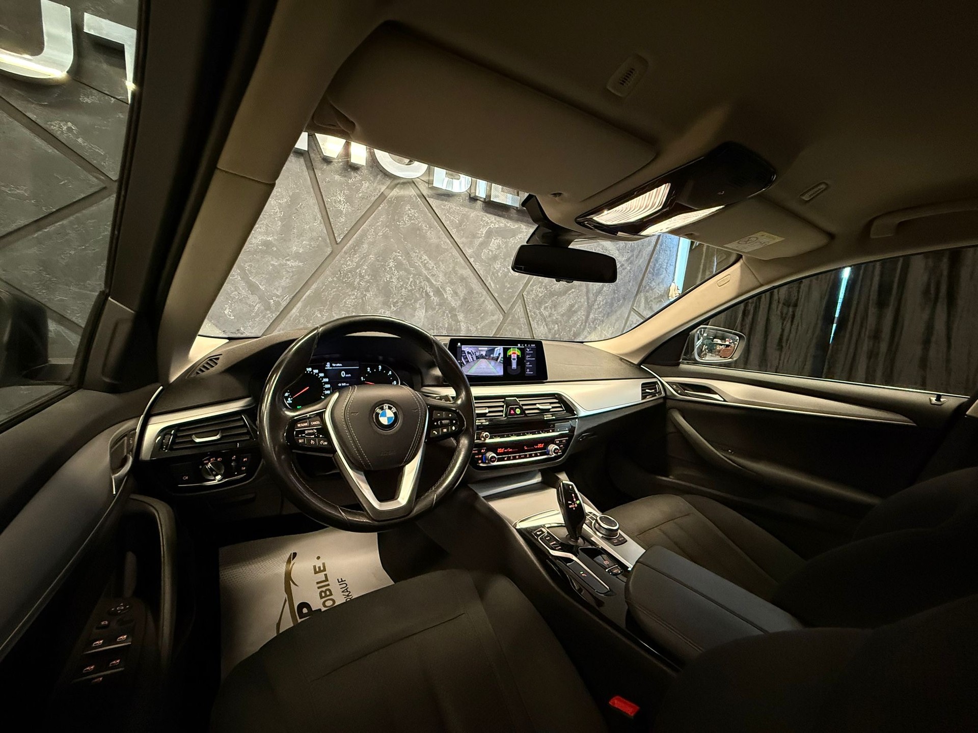 BMW 520d xDrive 48V Touring Steptronic Facelift-image-9