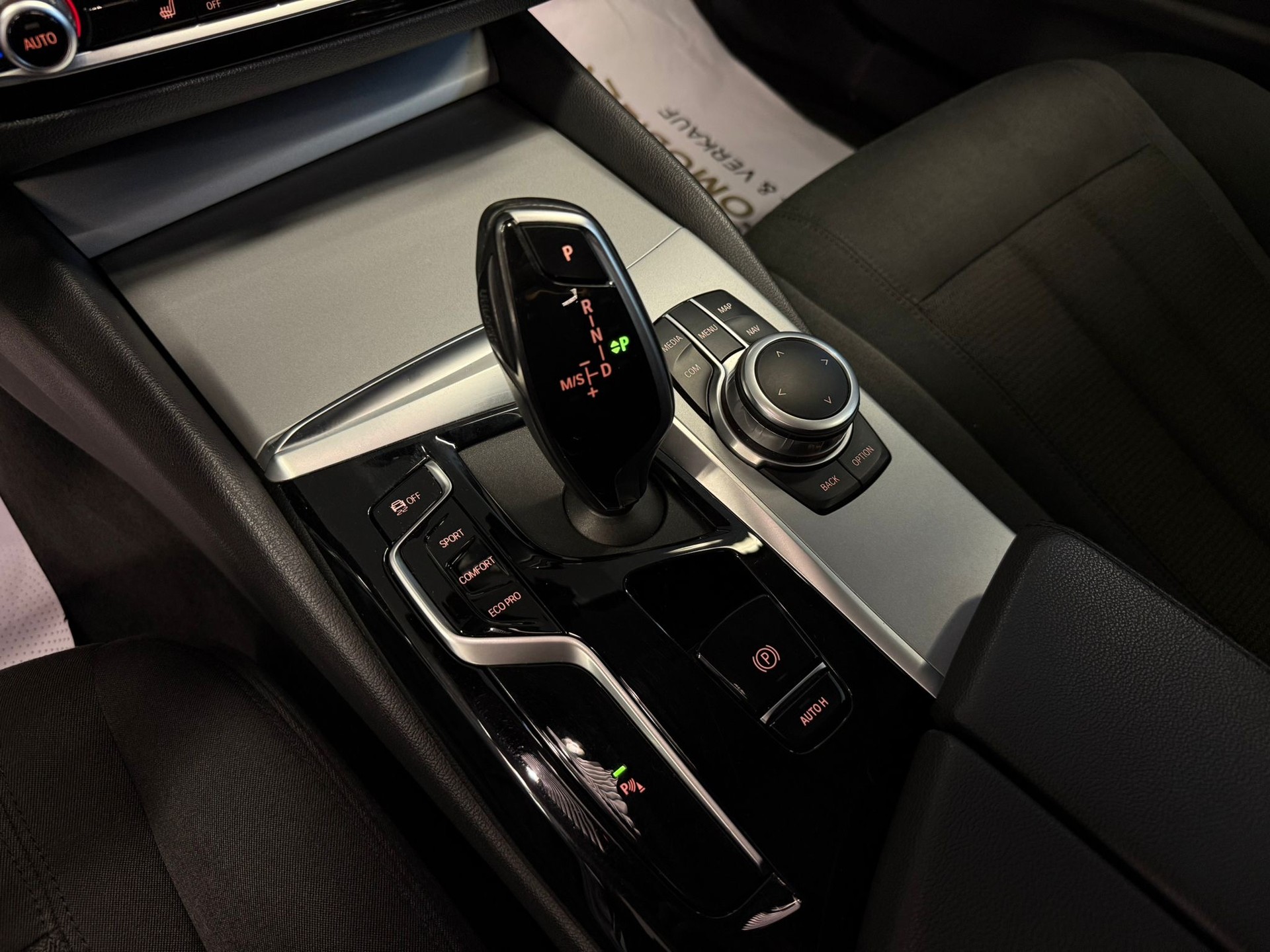 BMW 520d xDrive 48V Touring Steptronic Facelift-image-12