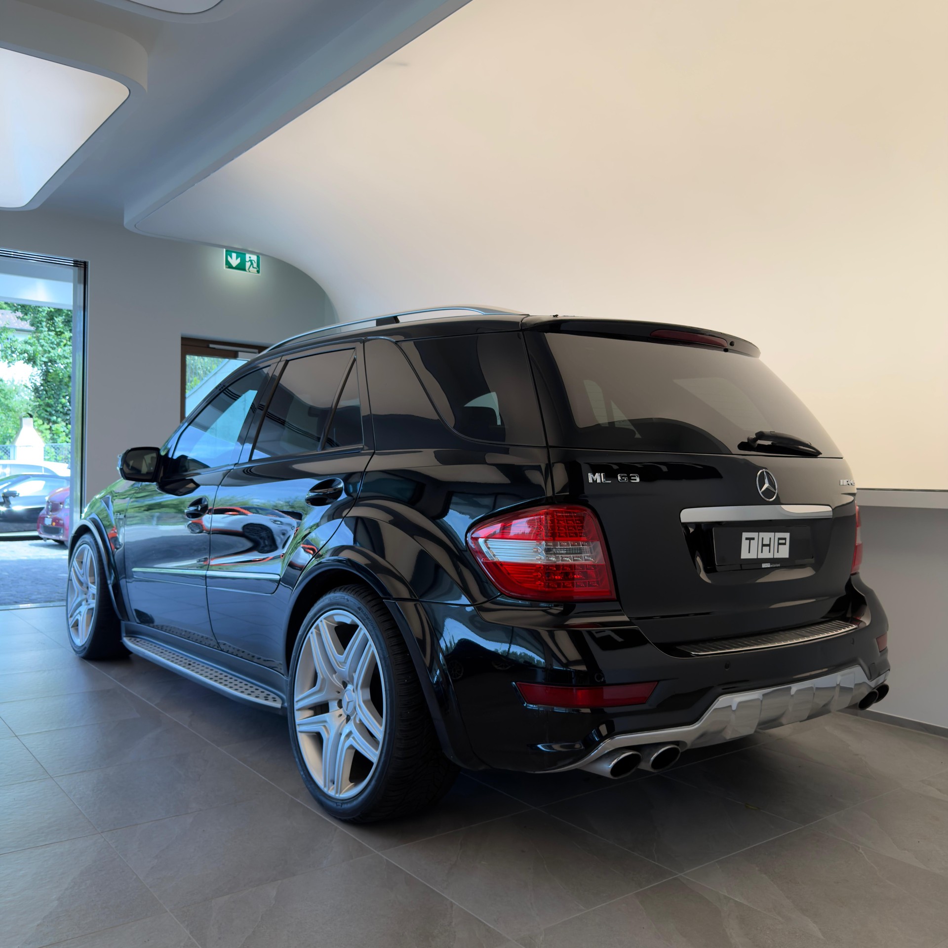 MERCEDES-BENZ ML 63 AMG 4Matic 7G-Tronic-showroom-element-1