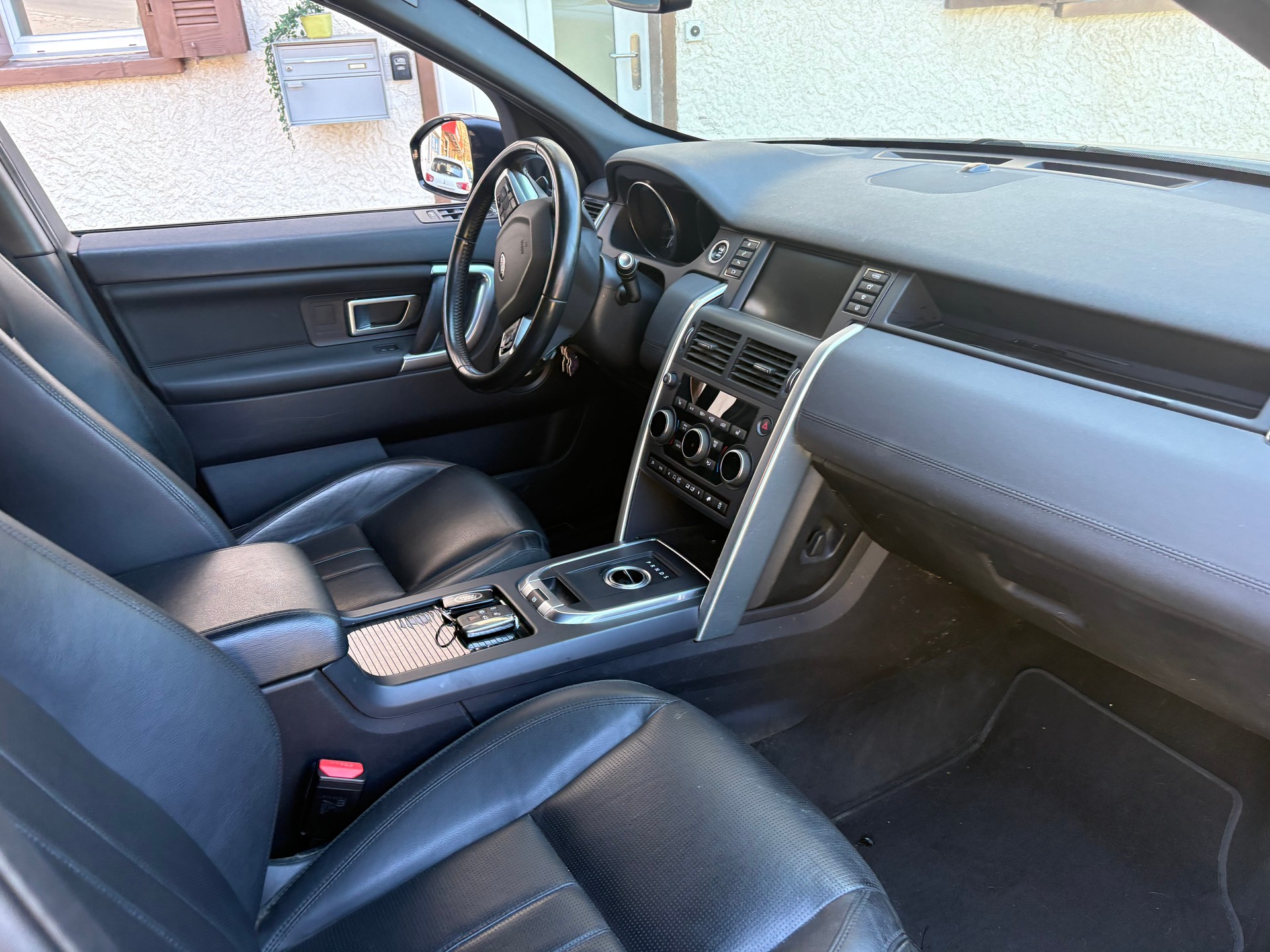 LAND ROVER Discovery Sport 2.0 TD4 HSE Luxury AT9-image-5