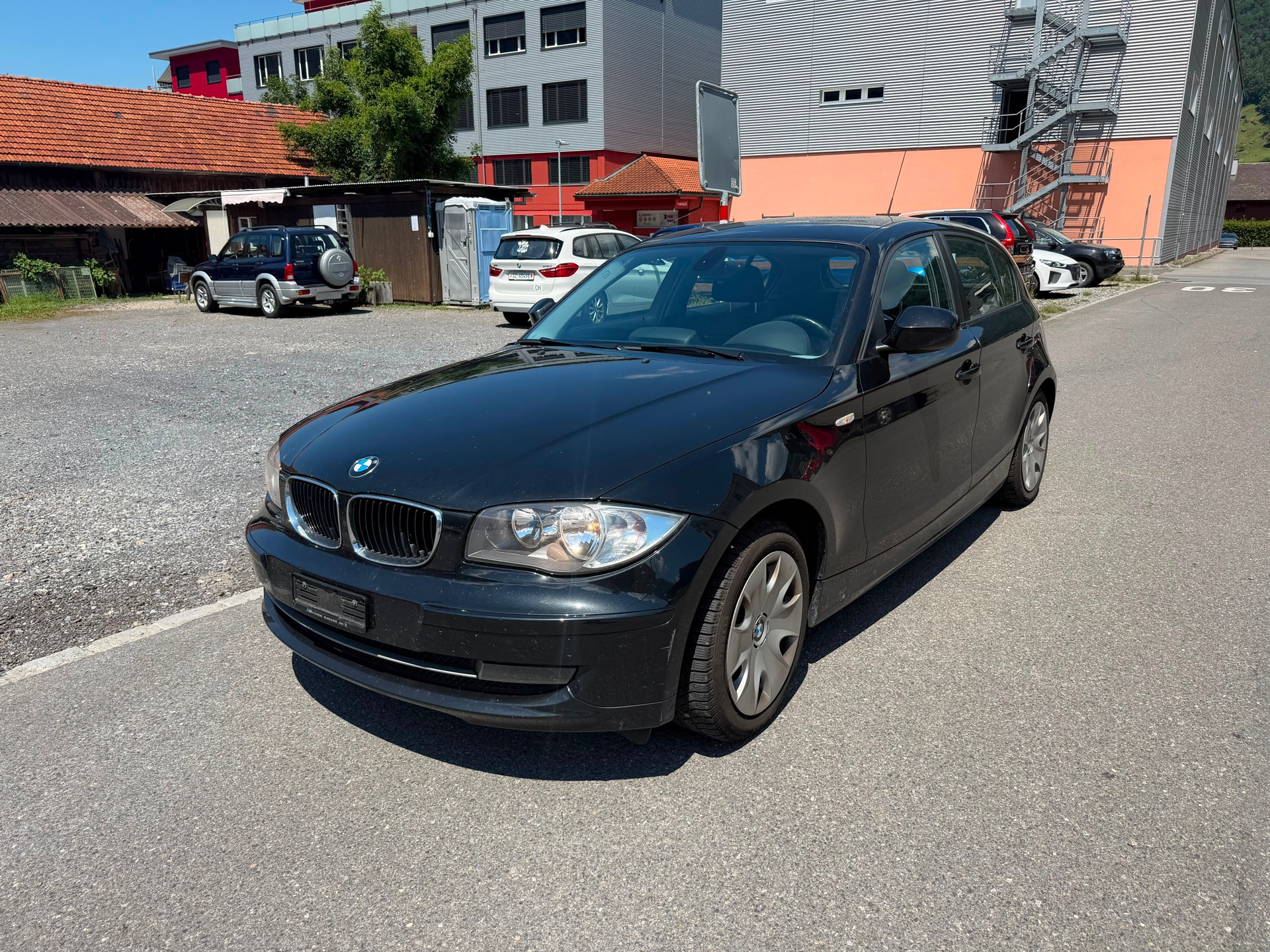 BMW 118d-showroom-element-1