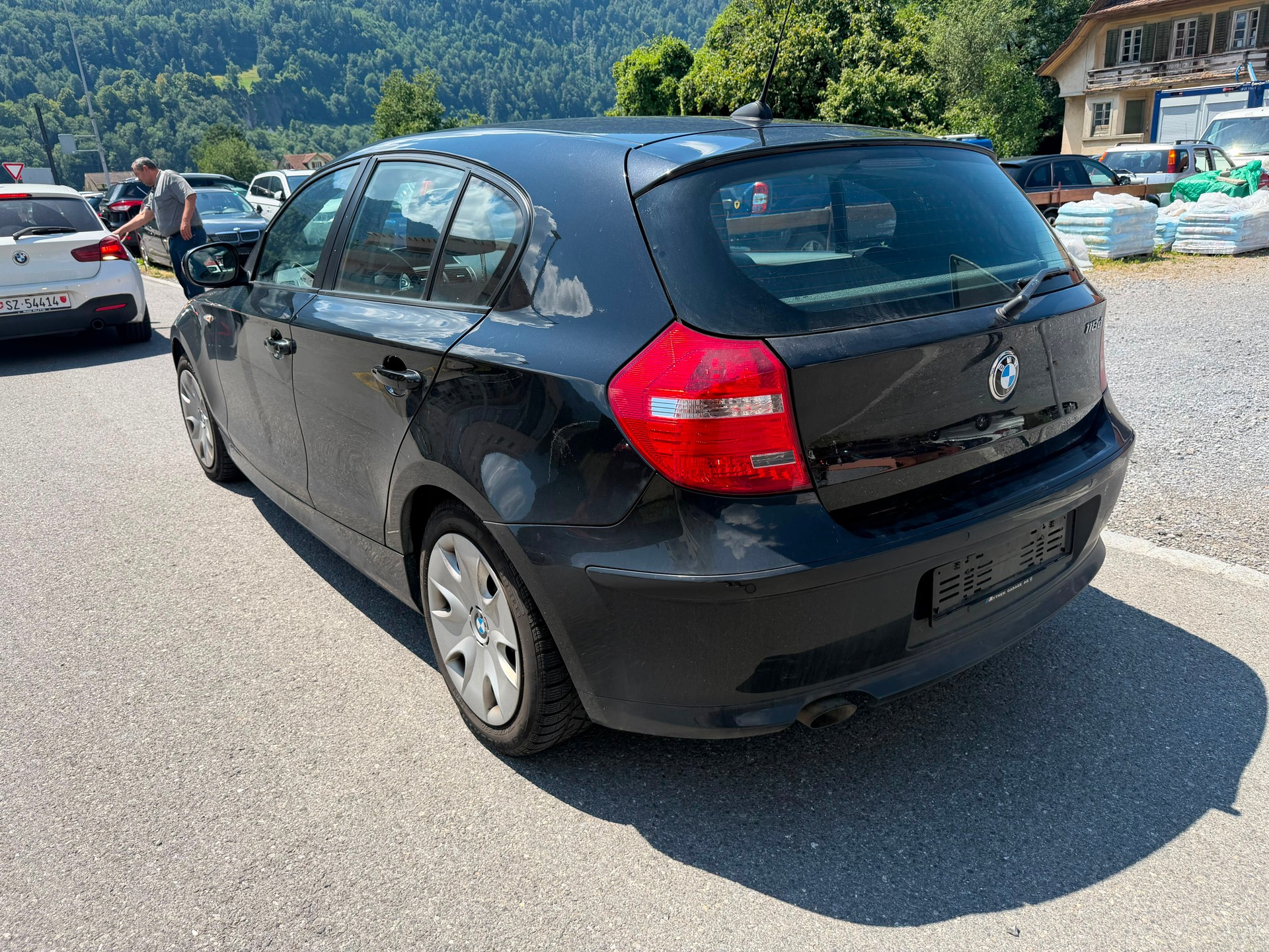 BMW 118d-showroom-element-3