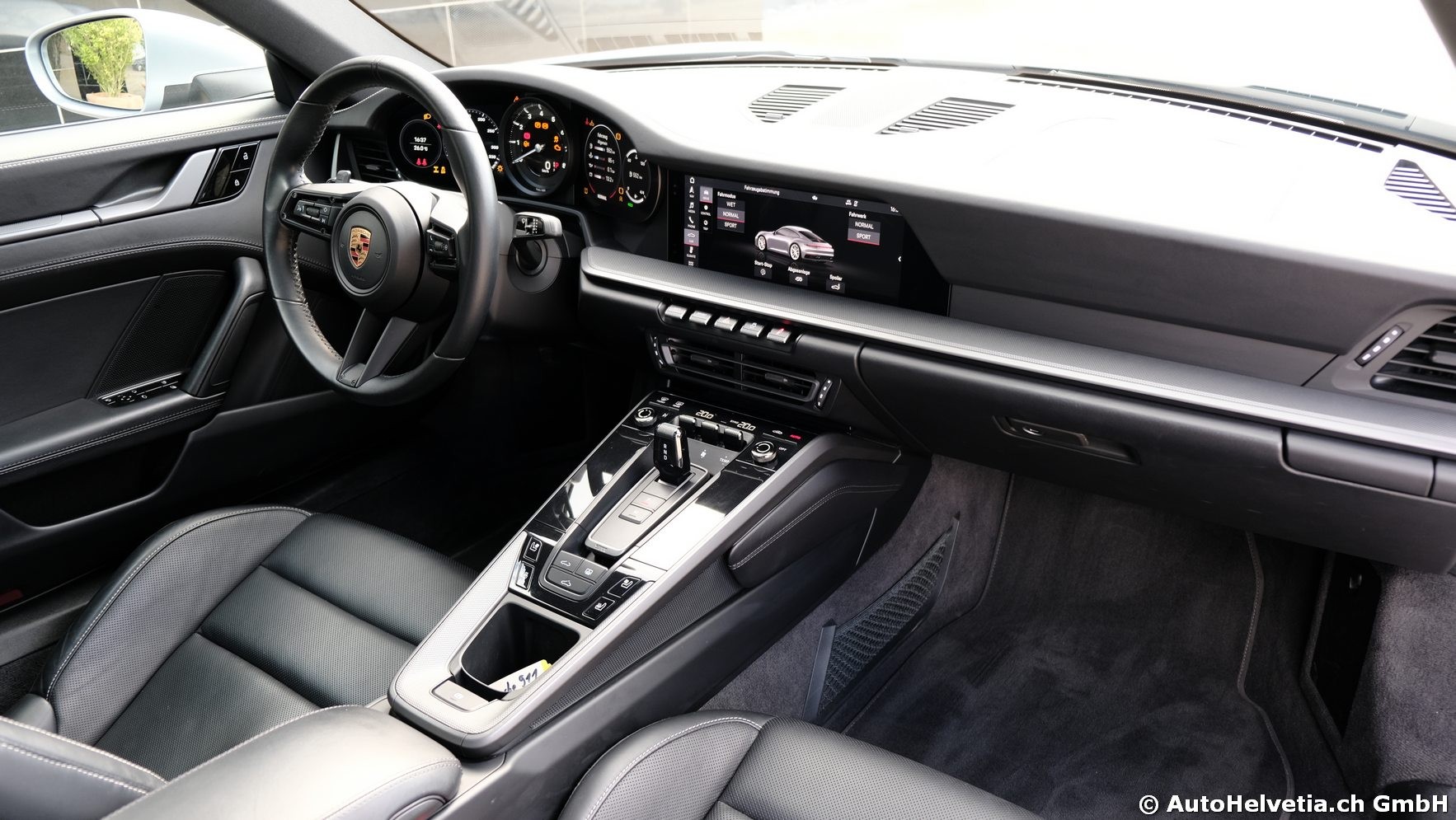 PORSCHE 911 Carrera 4S-image-12