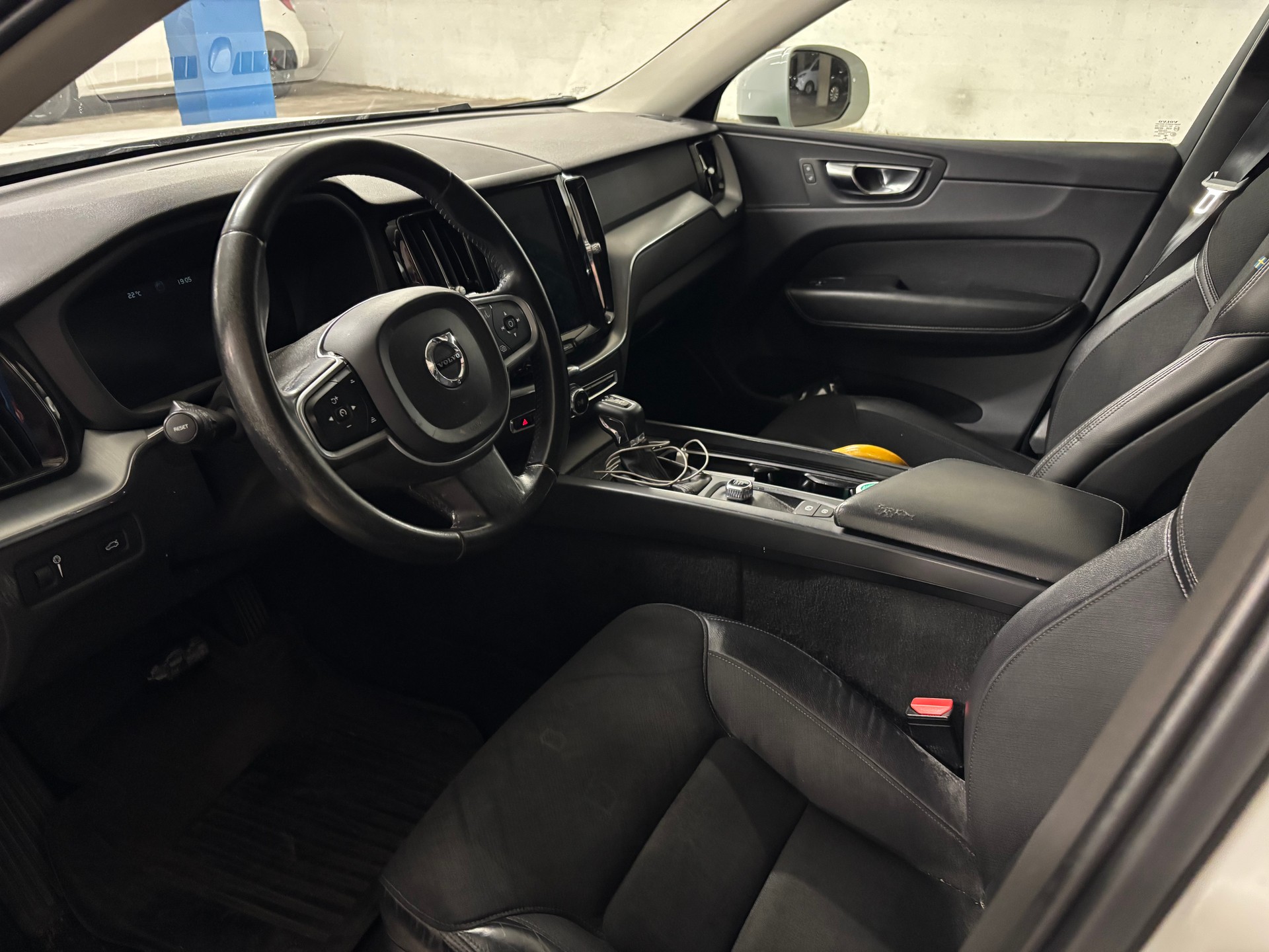 VOLVO XC60 D4 AWD Inscription Geartronic-image-3