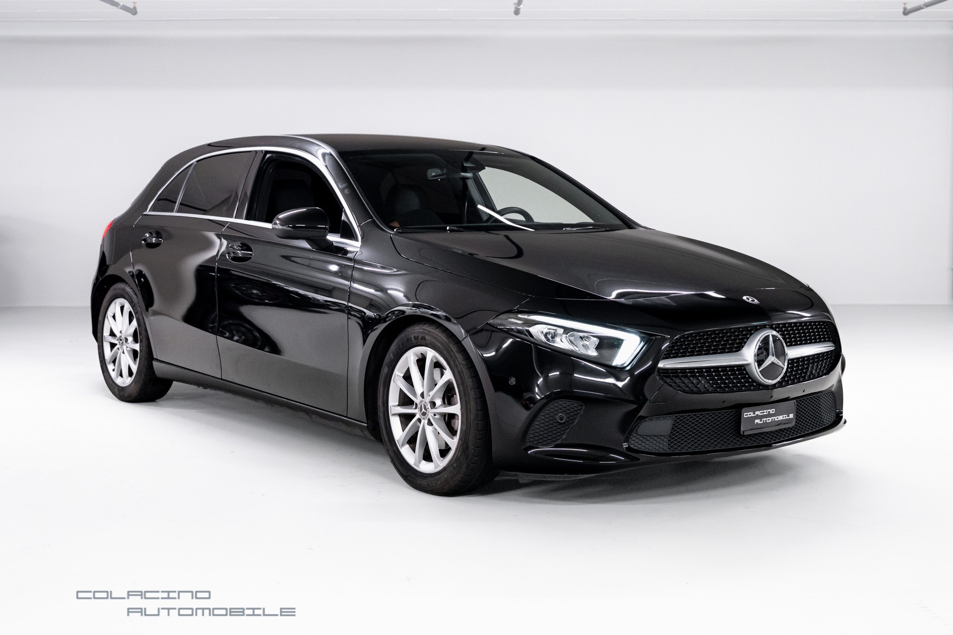 MERCEDES-BENZ A 200 7G-DCT-showroom-element-2