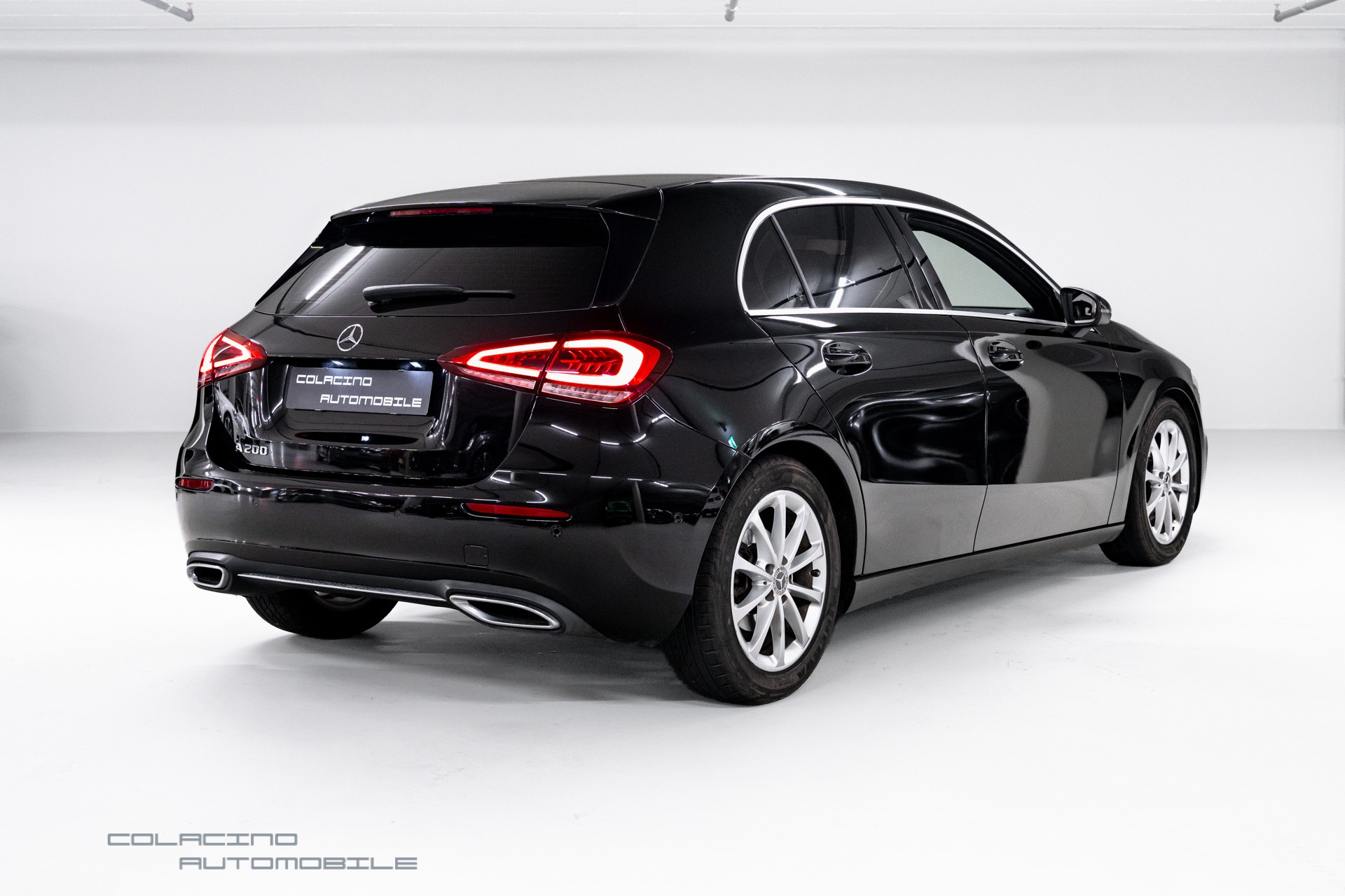MERCEDES-BENZ A 200 7G-DCT-showroom-element-1