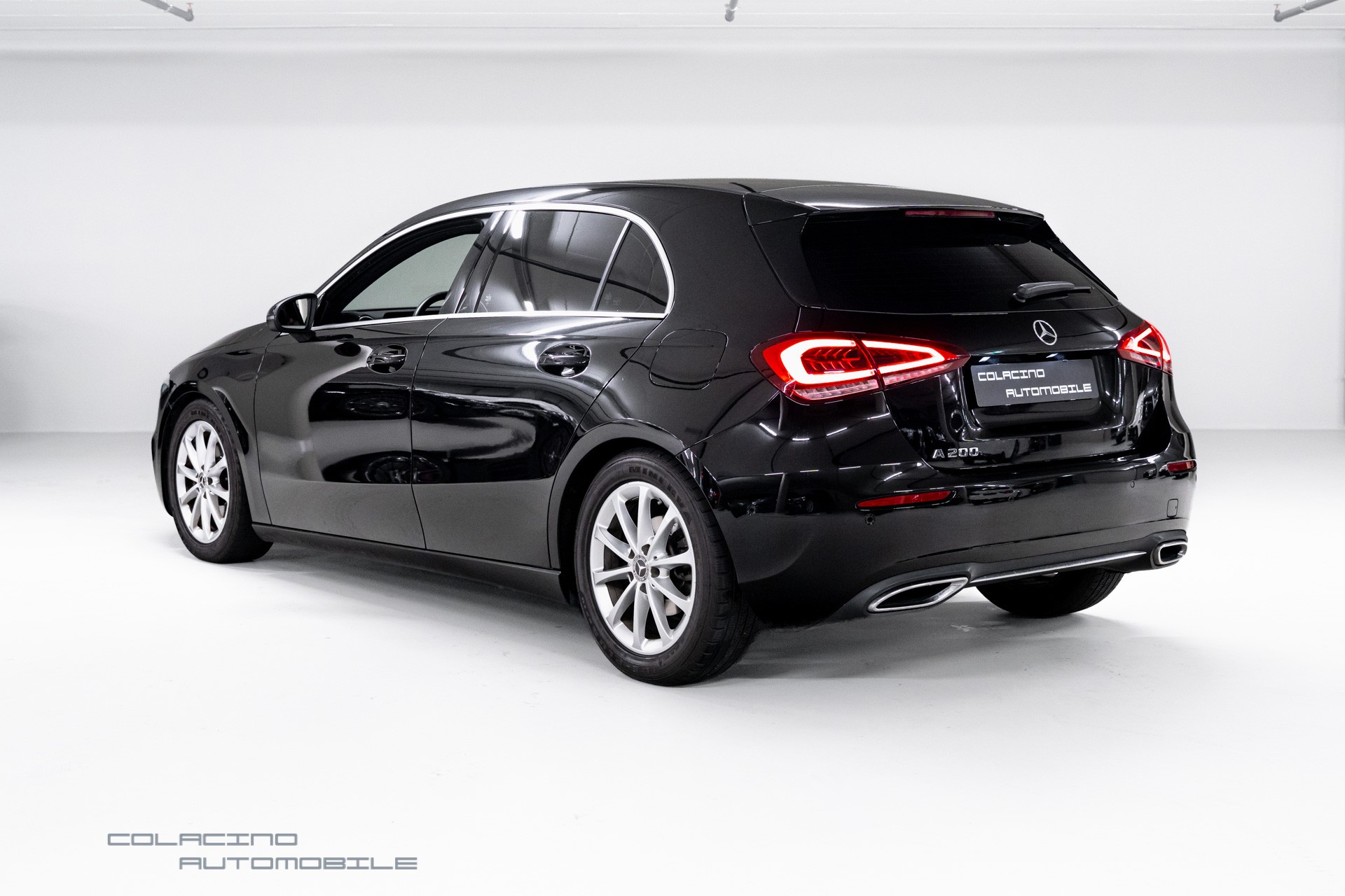 MERCEDES-BENZ A 200 7G-DCT-showroom-element-3
