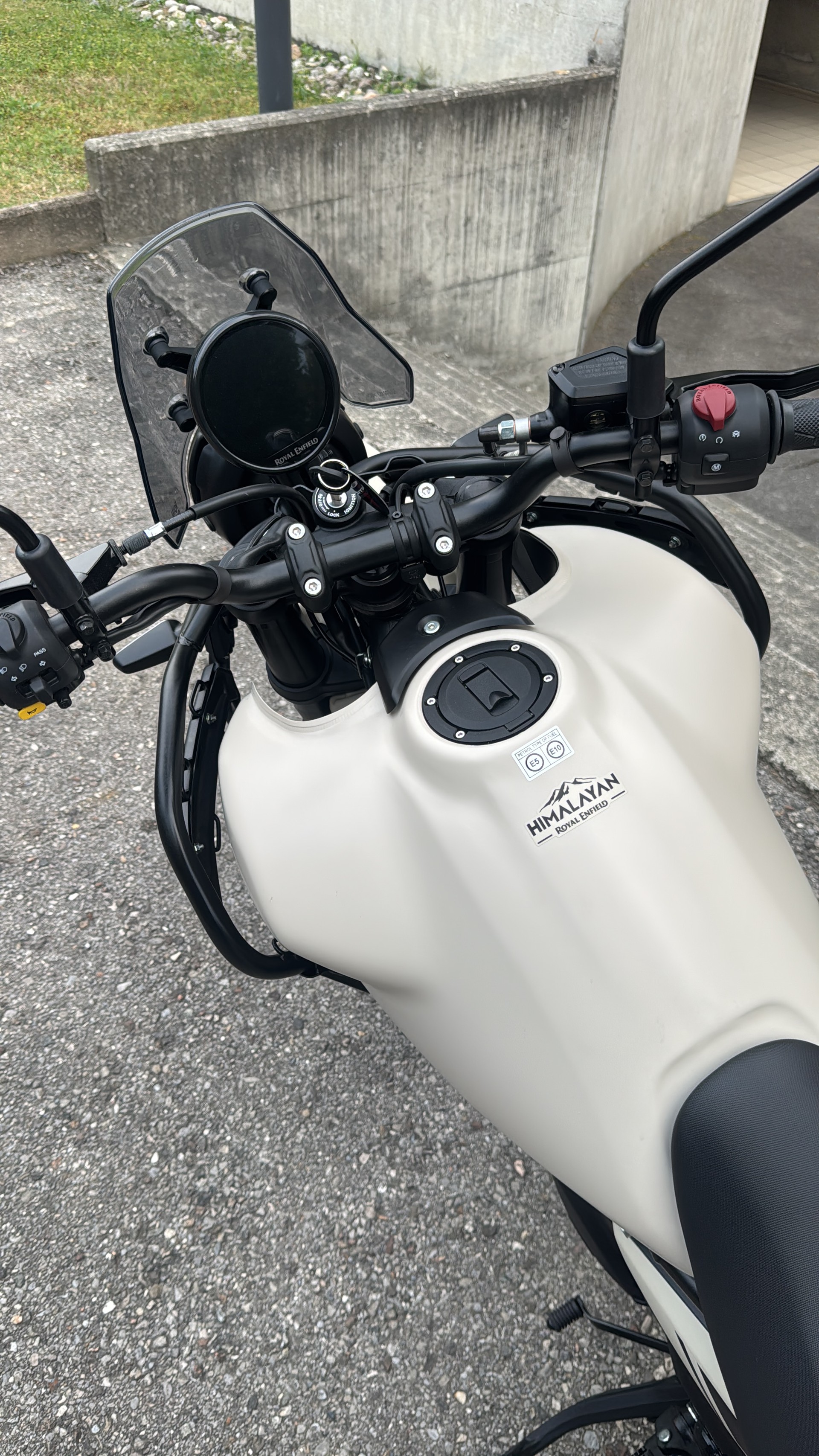 ROYAL ENFIELD 452-image-0