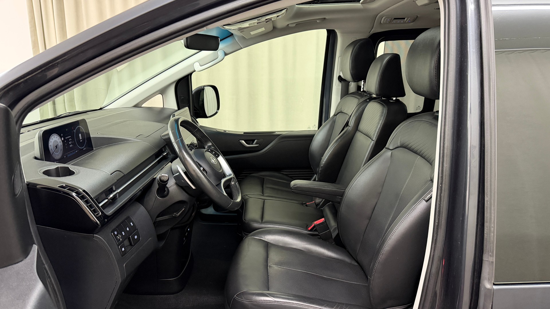 HYUNDAI Staria Premium 2.2 CRDi Vertex 4WD A-image-6