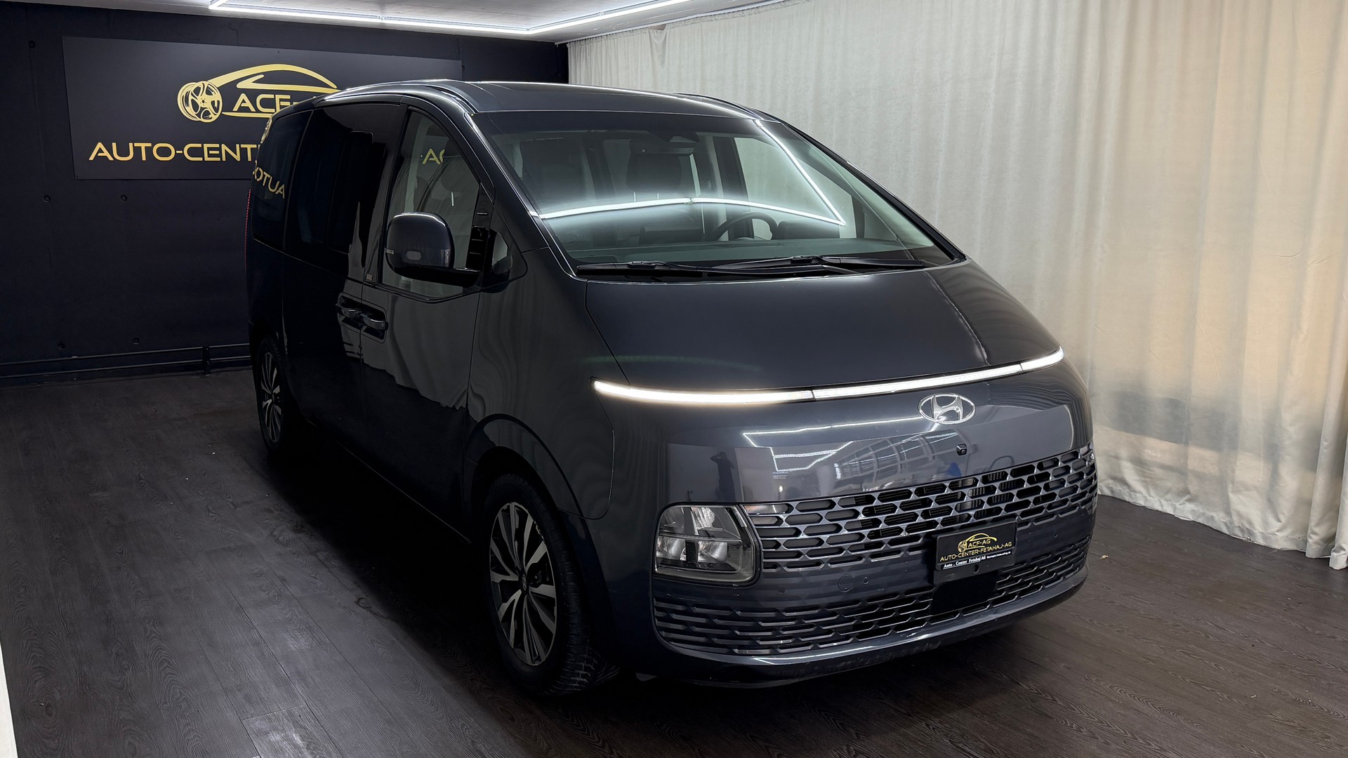 HYUNDAI Staria Premium 2.2 CRDi Vertex 4WD A-showroom-element-2
