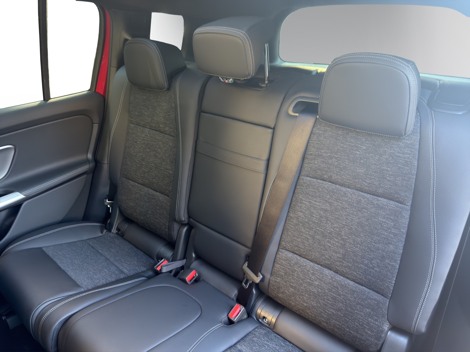 MERCEDES-BENZ GLB 200 4Matic 8G-Tronic-image-11