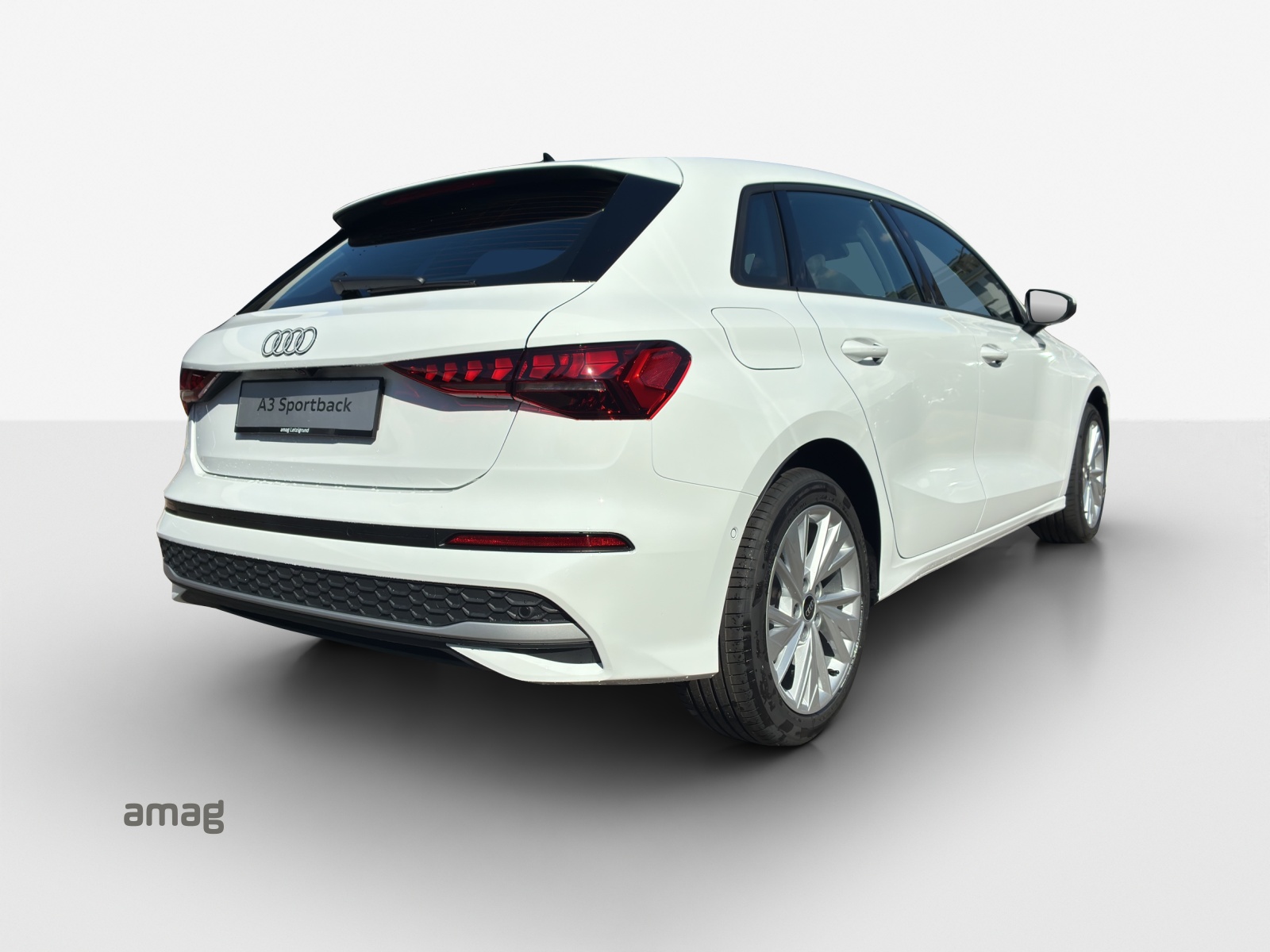 AUDI A3 Sportback TFSI 110 kW Attraction S tronic-image-4