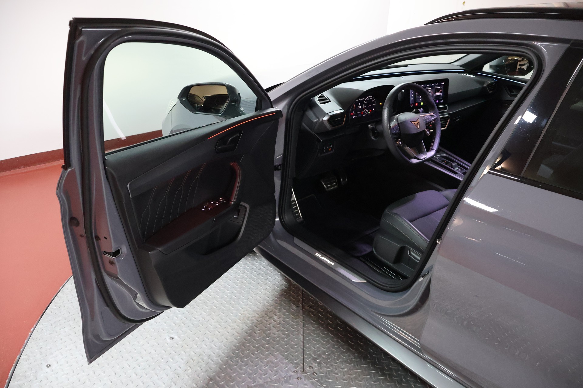 CUPRA LEON ST 2.0 TSI VZ DSG 4Drive-showroom-element-3
