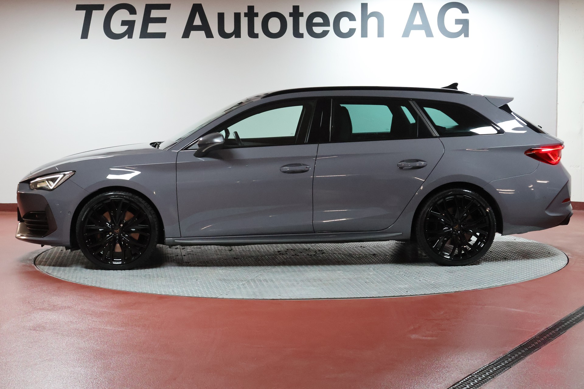 CUPRA LEON ST 2.0 TSI VZ DSG 4Drive-image-18