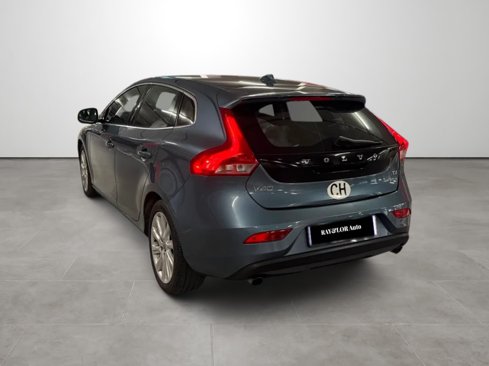 VOLVO V40 T4 Momentum Powershift-image-4