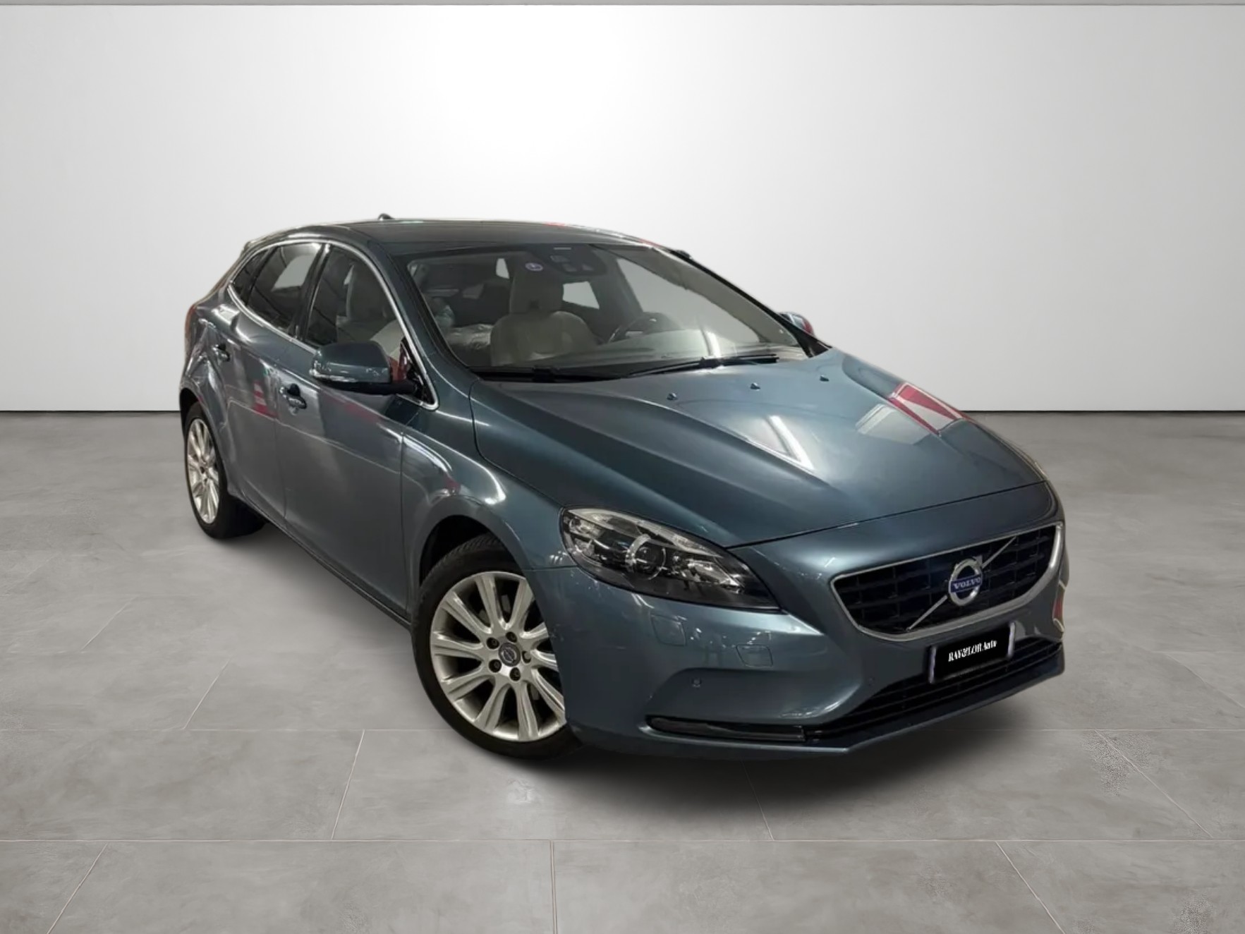 VOLVO V40 T4 Momentum Powershift