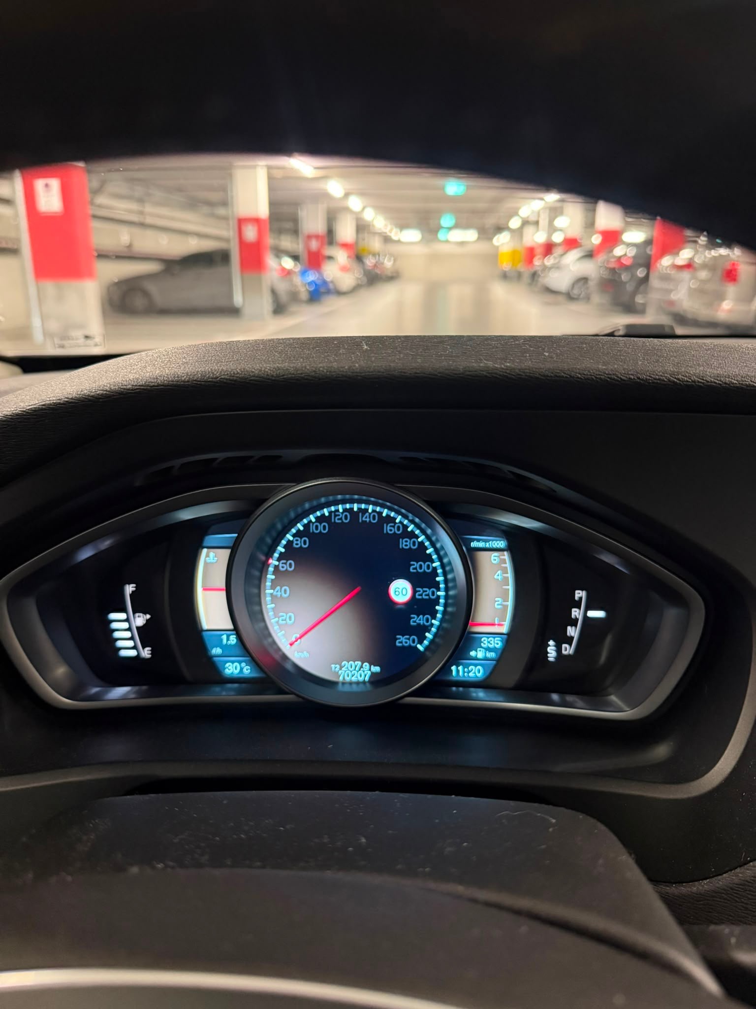 VOLVO V40 T4 Momentum Powershift-image-6