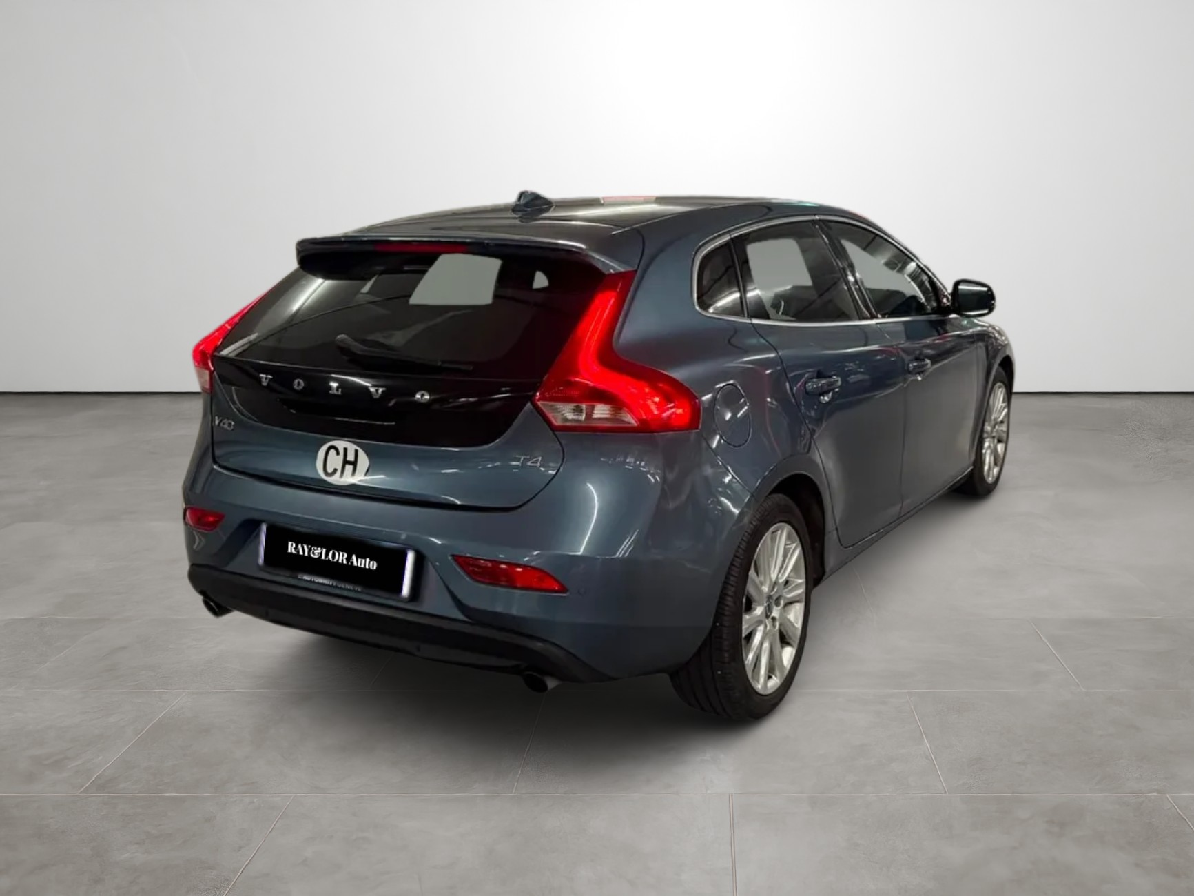 VOLVO V40 T4 Momentum Powershift-image-3