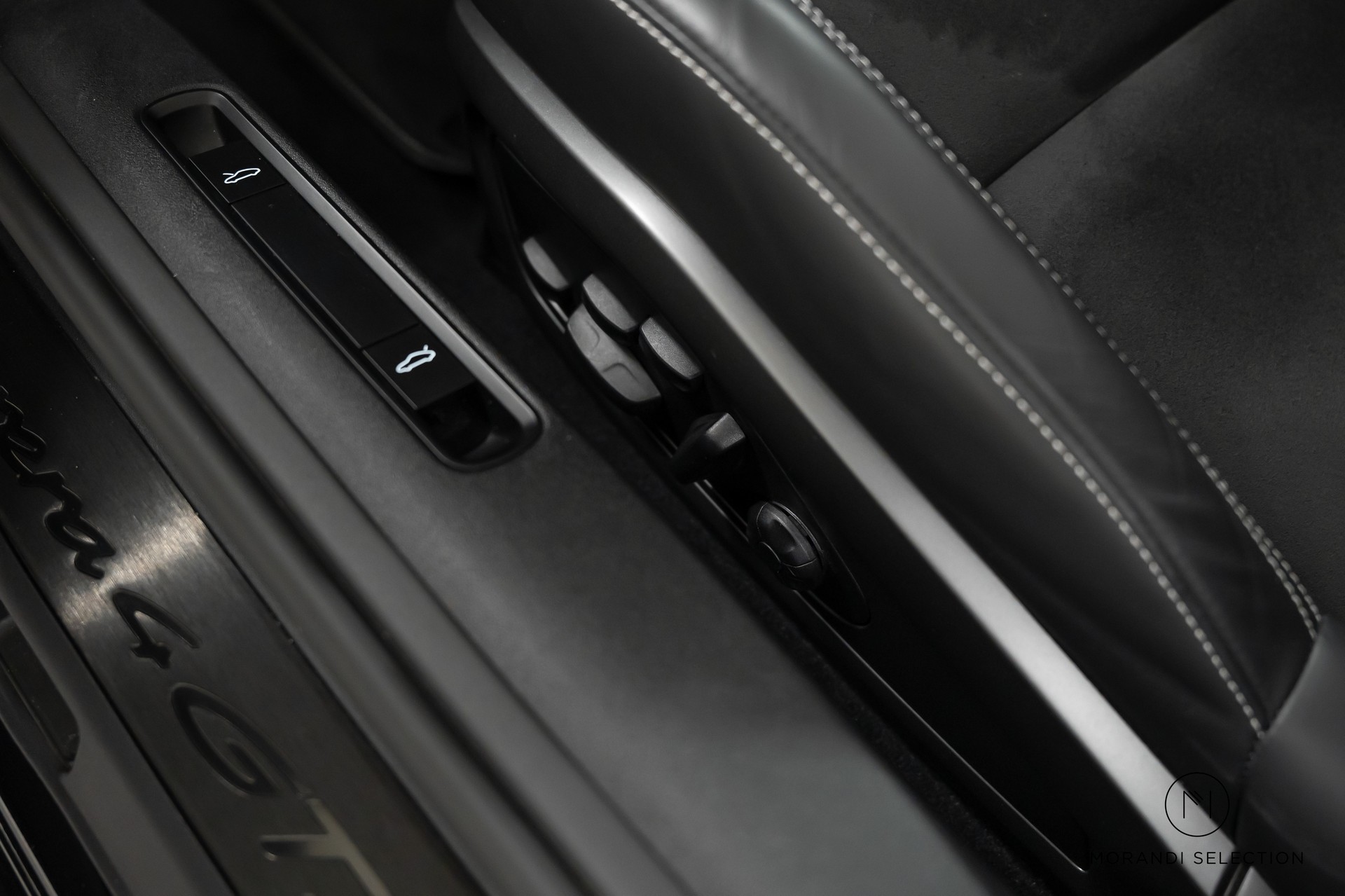 PORSCHE 911 Cabriolet 3.0 Carrera 4 GTS PDK-image-28