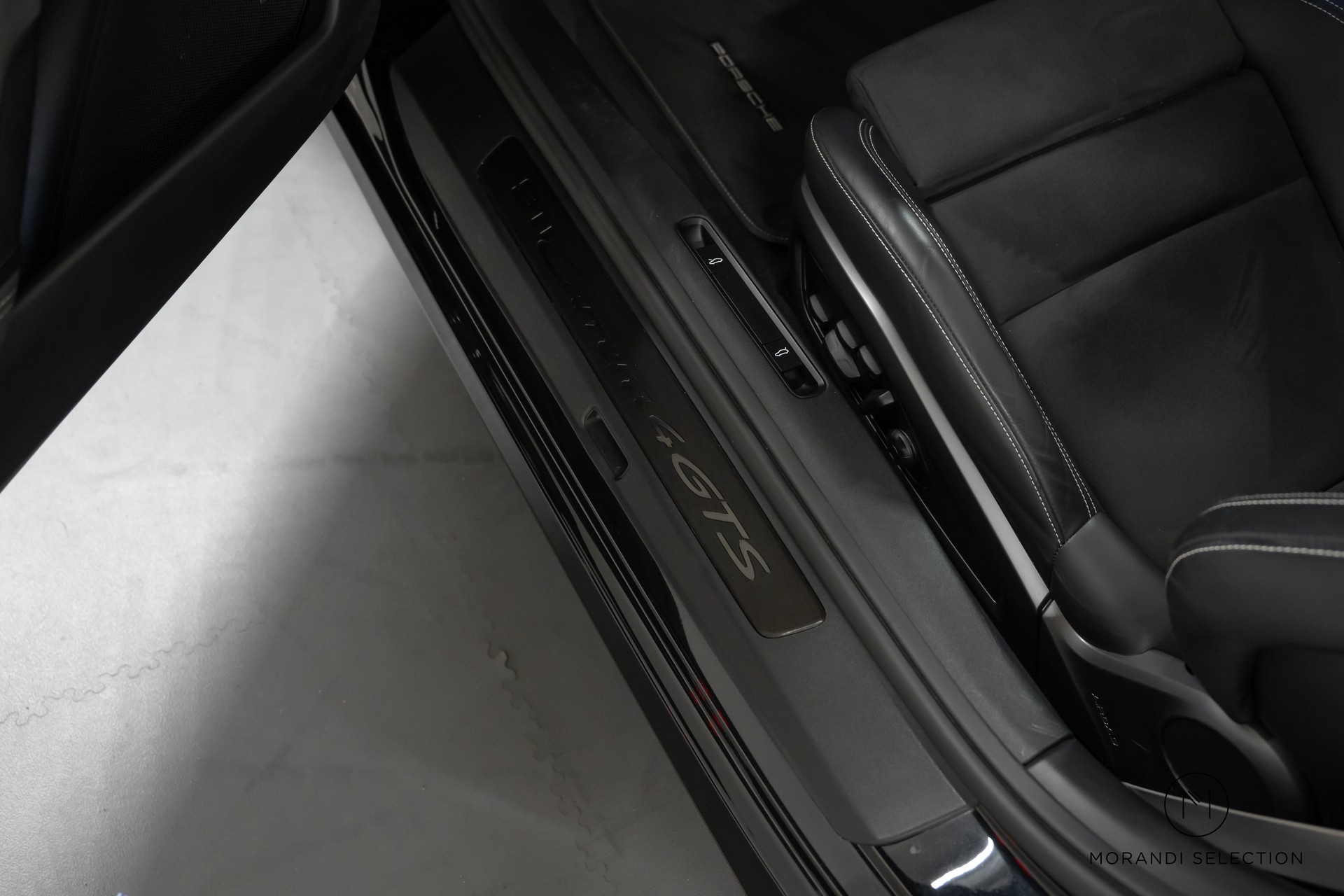 PORSCHE 911 Cabriolet 3.0 Carrera 4 GTS PDK-image-24