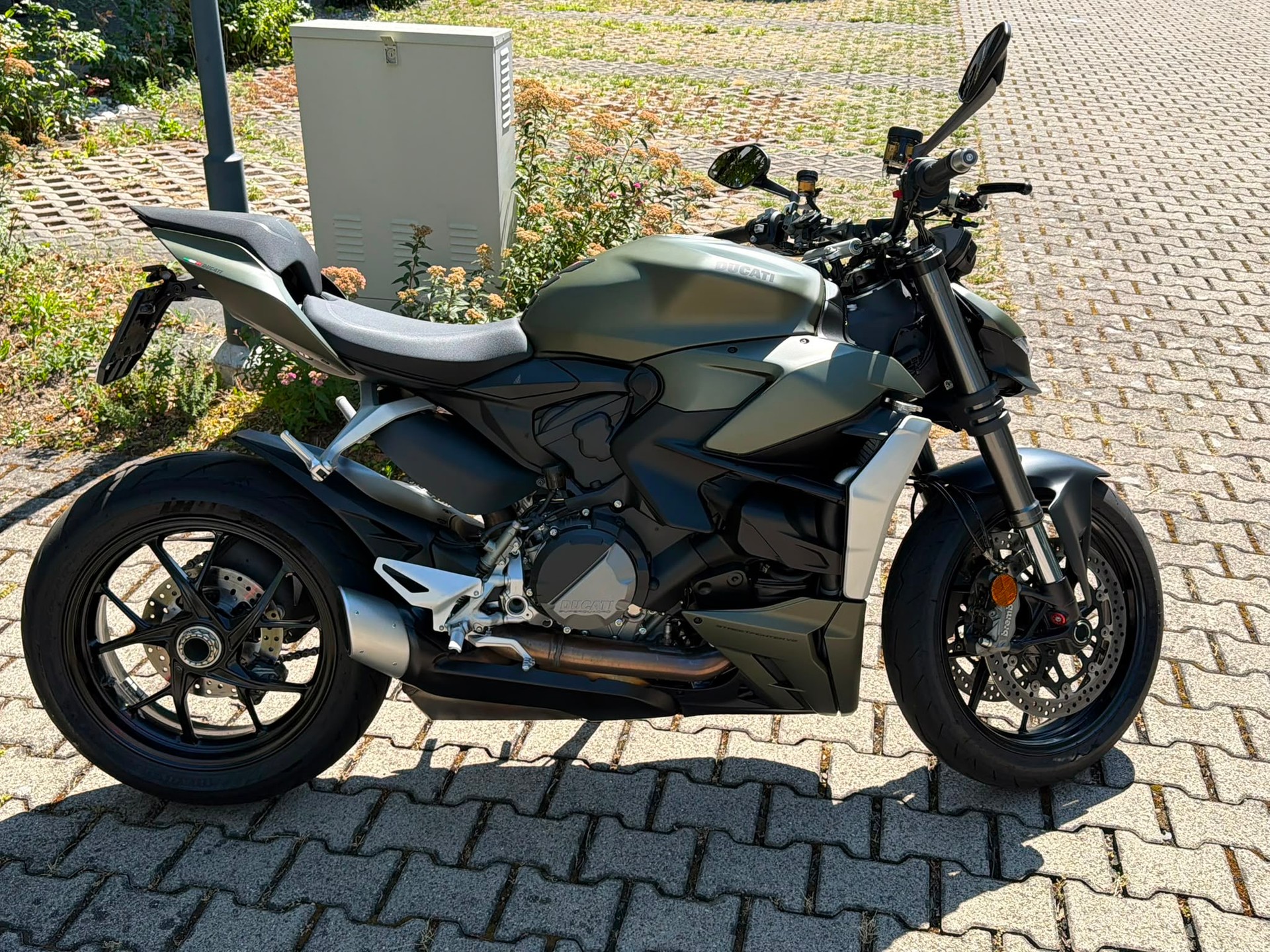 DUCATI Streetfighter V2-image-3