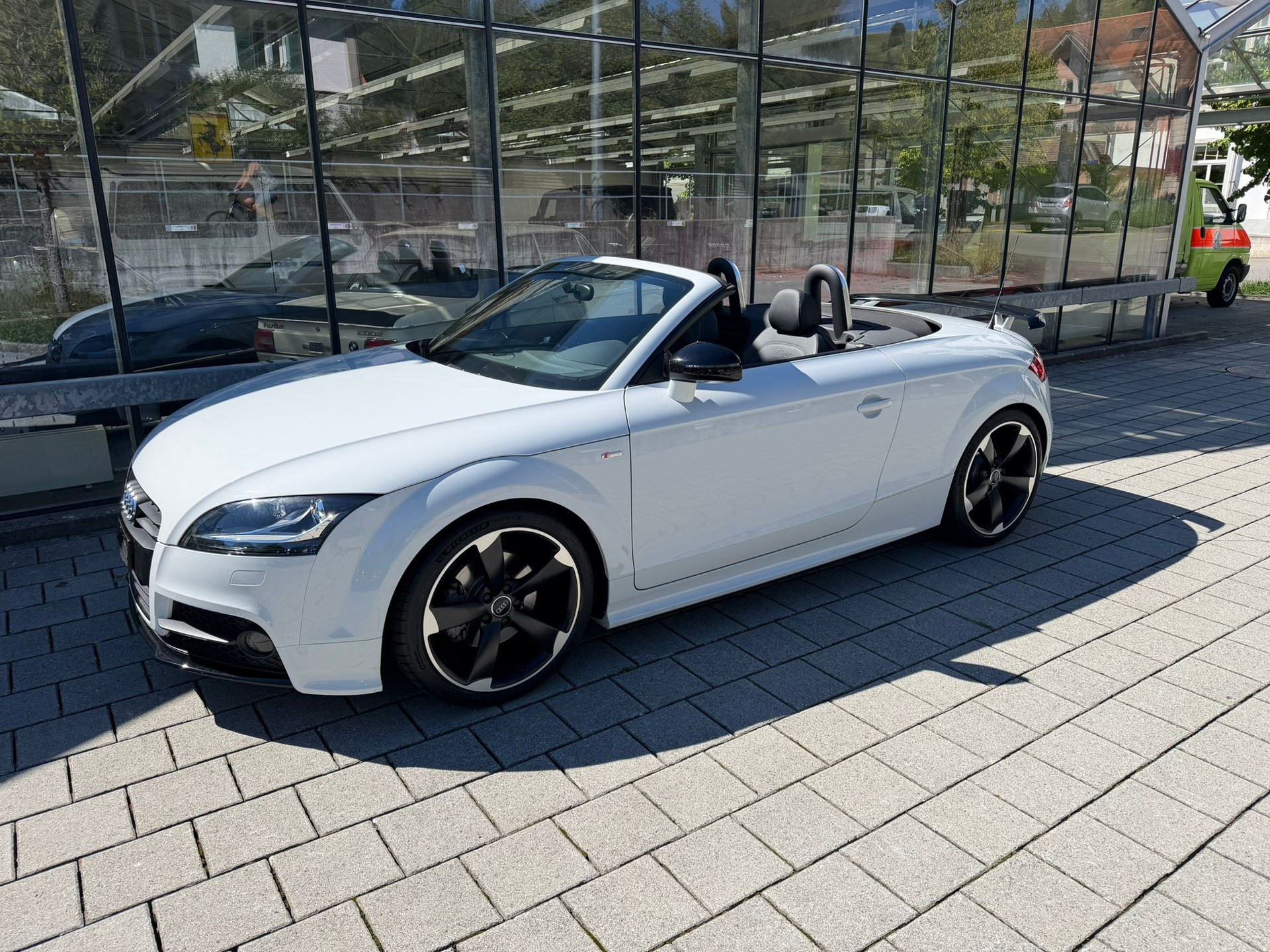 AUDI TT Roadster 2.0 TFSI quattro S-tronic-showroom-element-1