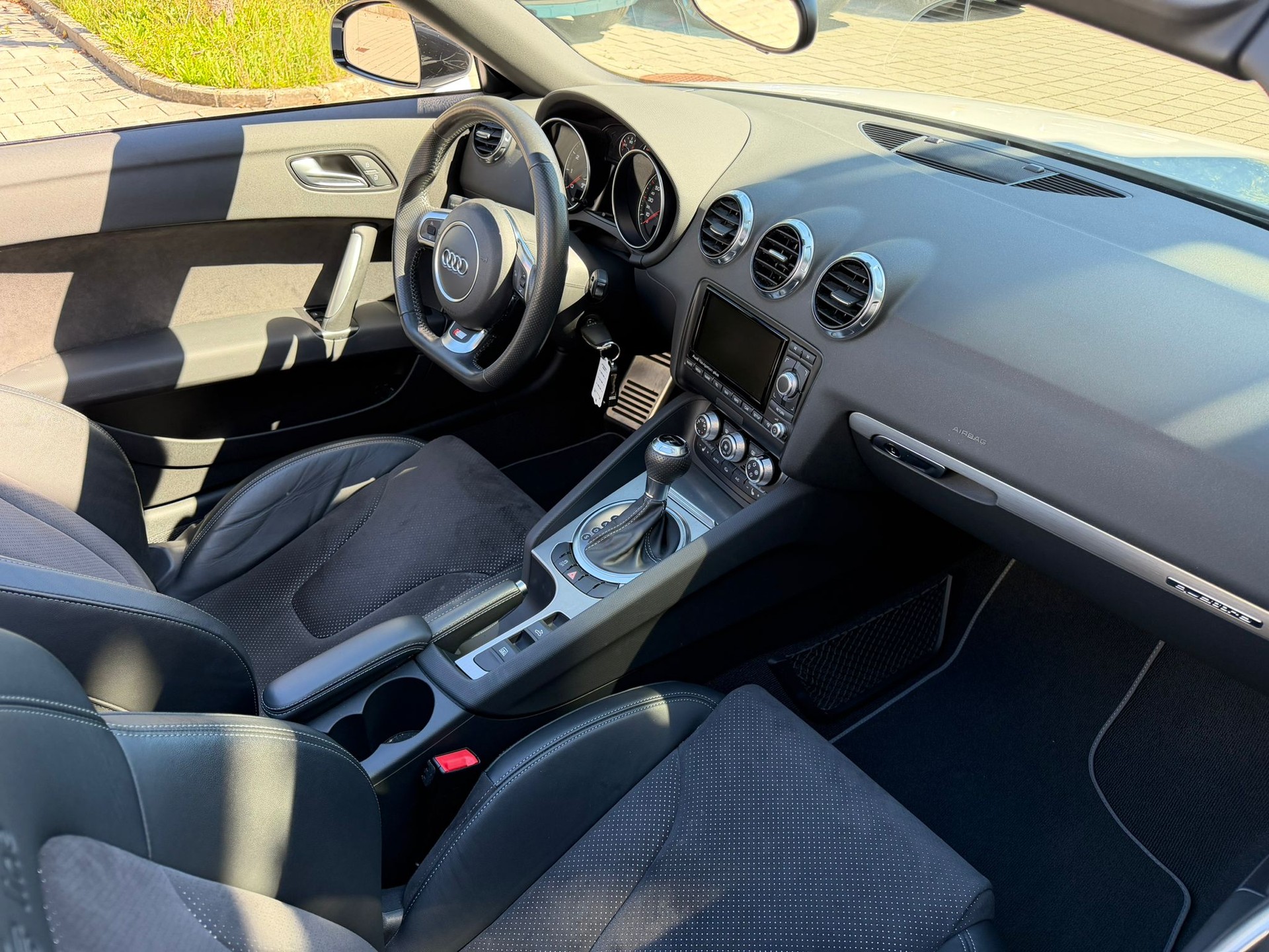 AUDI TT Roadster 2.0 TFSI quattro S-tronic-image-5