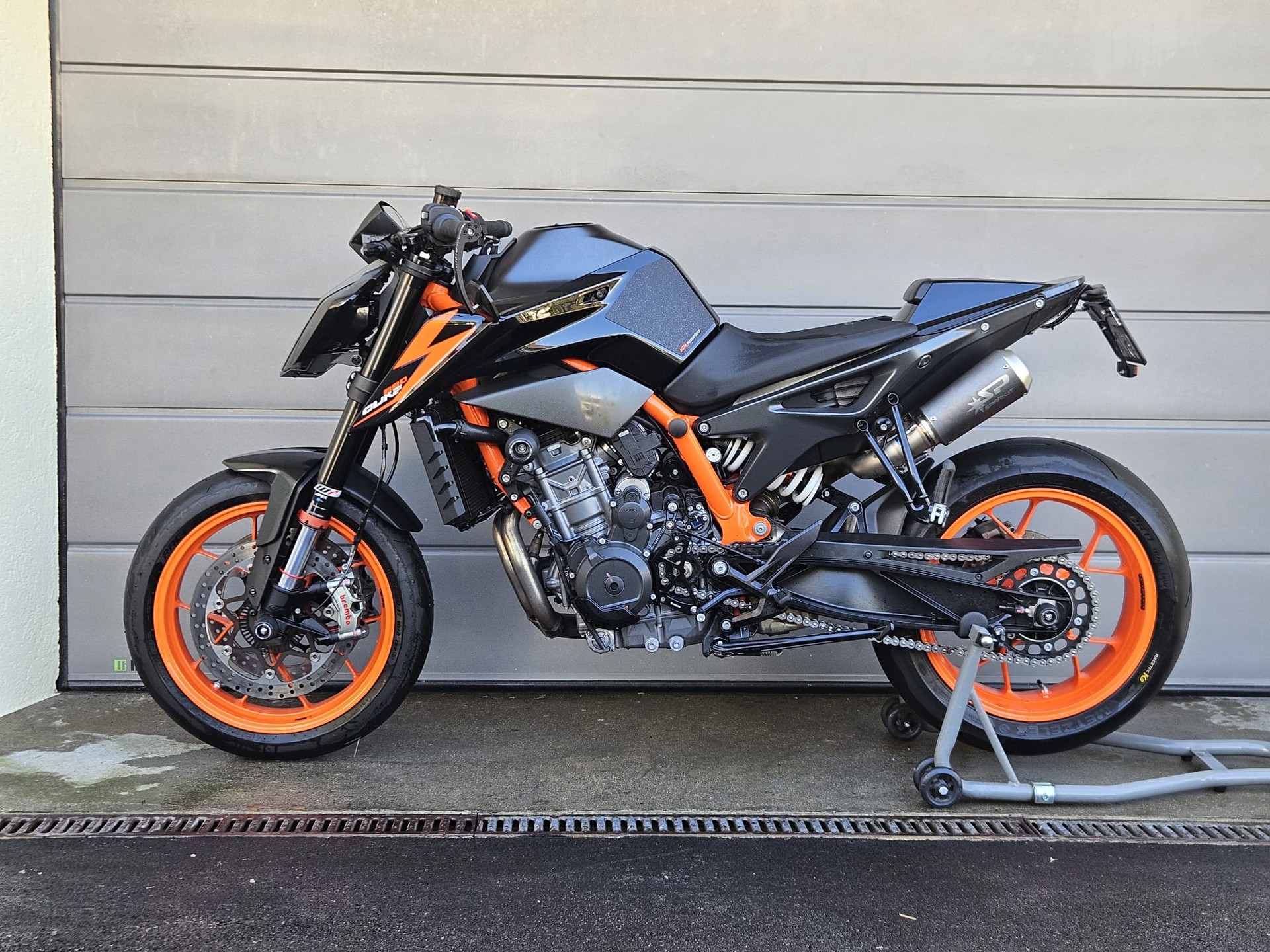 KTM 890 Duke R-image-1
