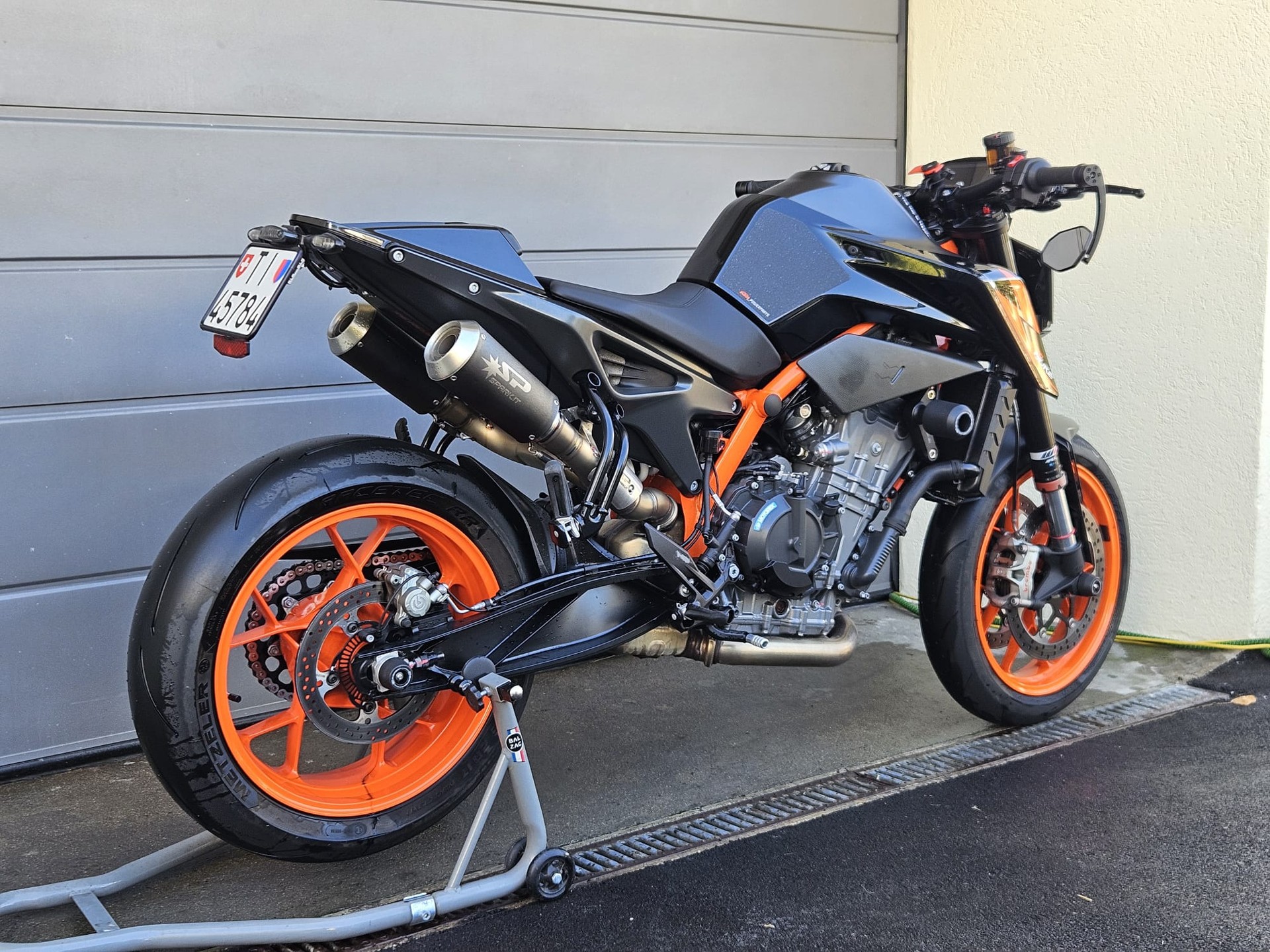 KTM 890 Duke R-image-4